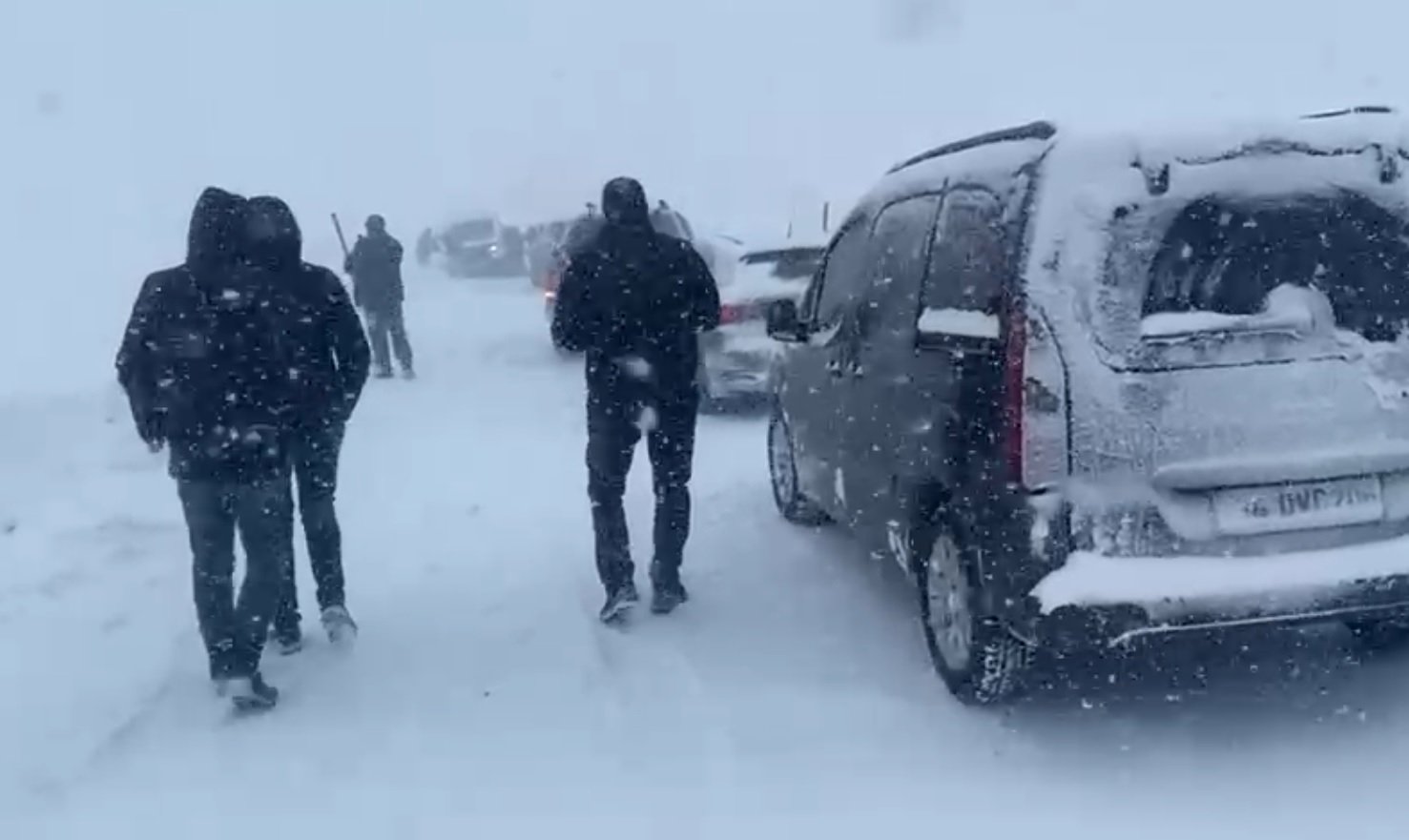 Yüksekova İlçe Özel İdaresi karla mücadele