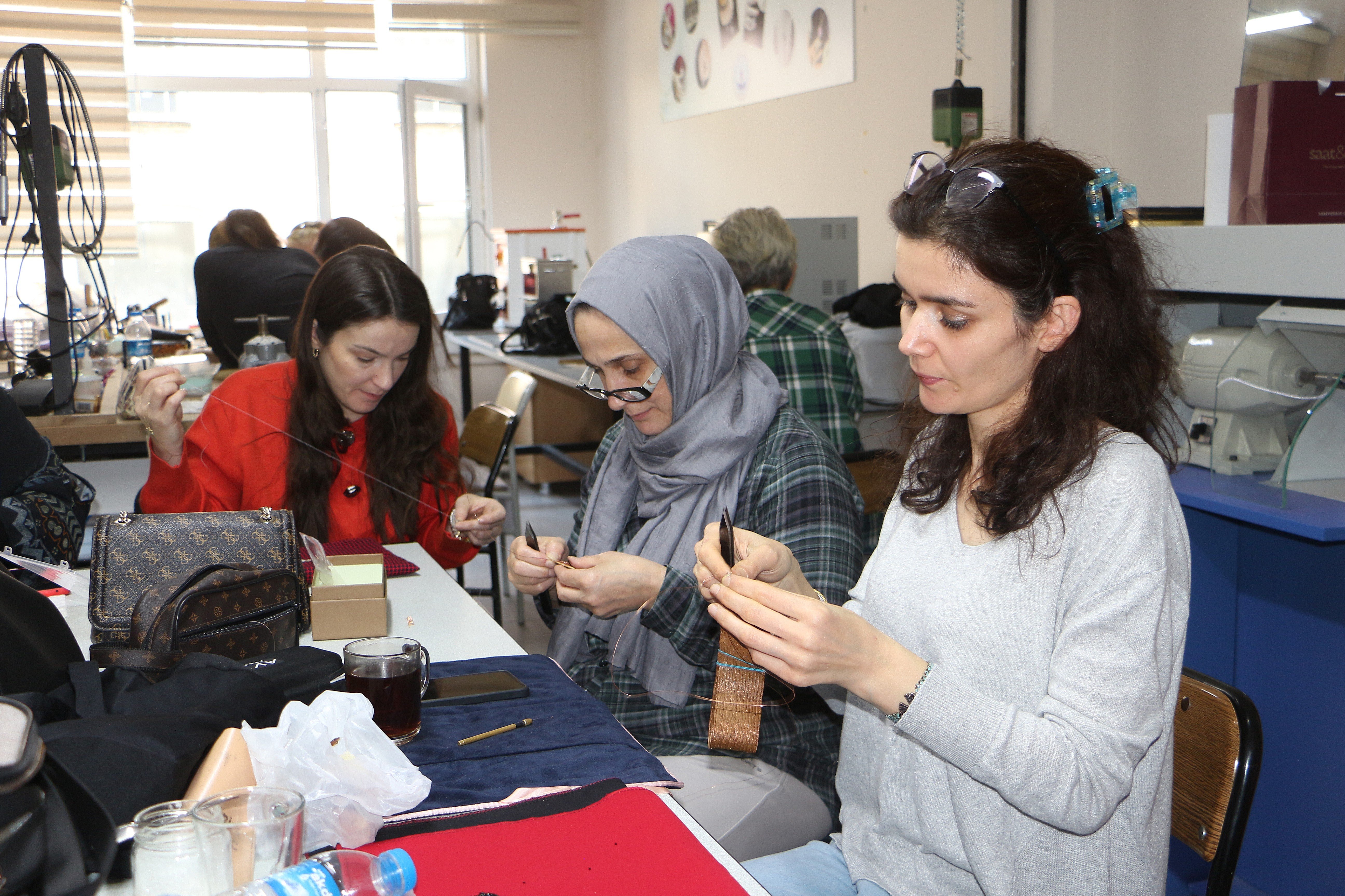 Altın Eller Üretiyor Projesi Kuyumculuk Kursu