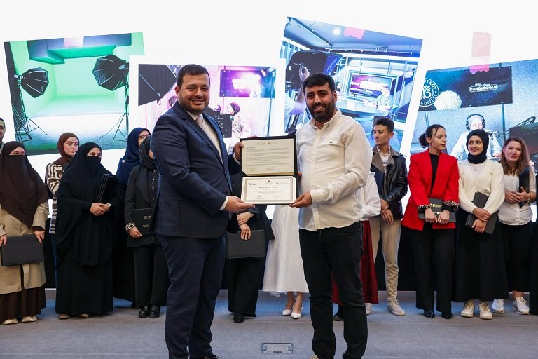 Arnavutköy Belediye Başkanı Mustafa Candaroğlu konuşma yapıyor