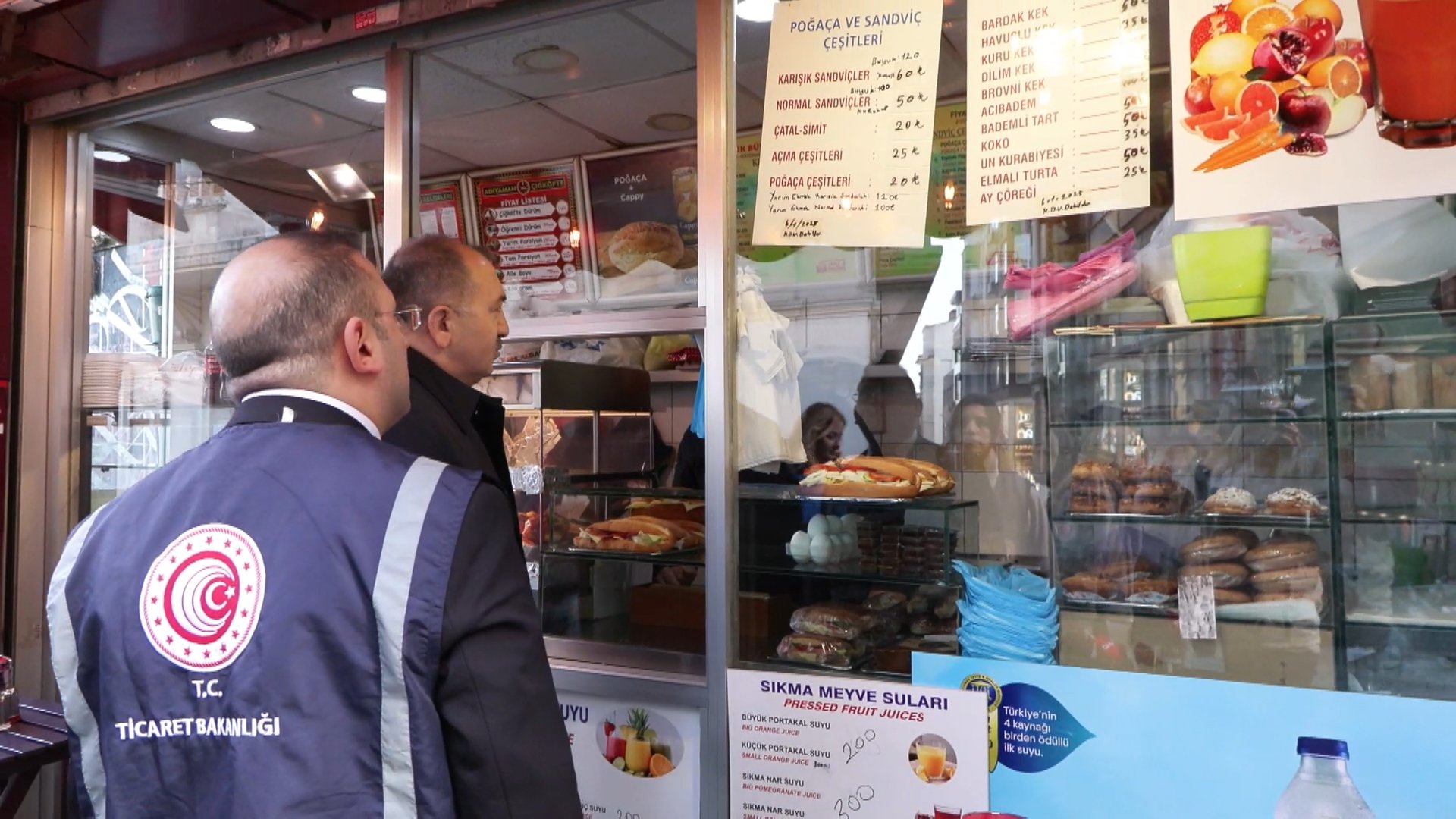 İstanbul Ticaret İl Müdürü İsmail Menteşe açıklama yapıyor