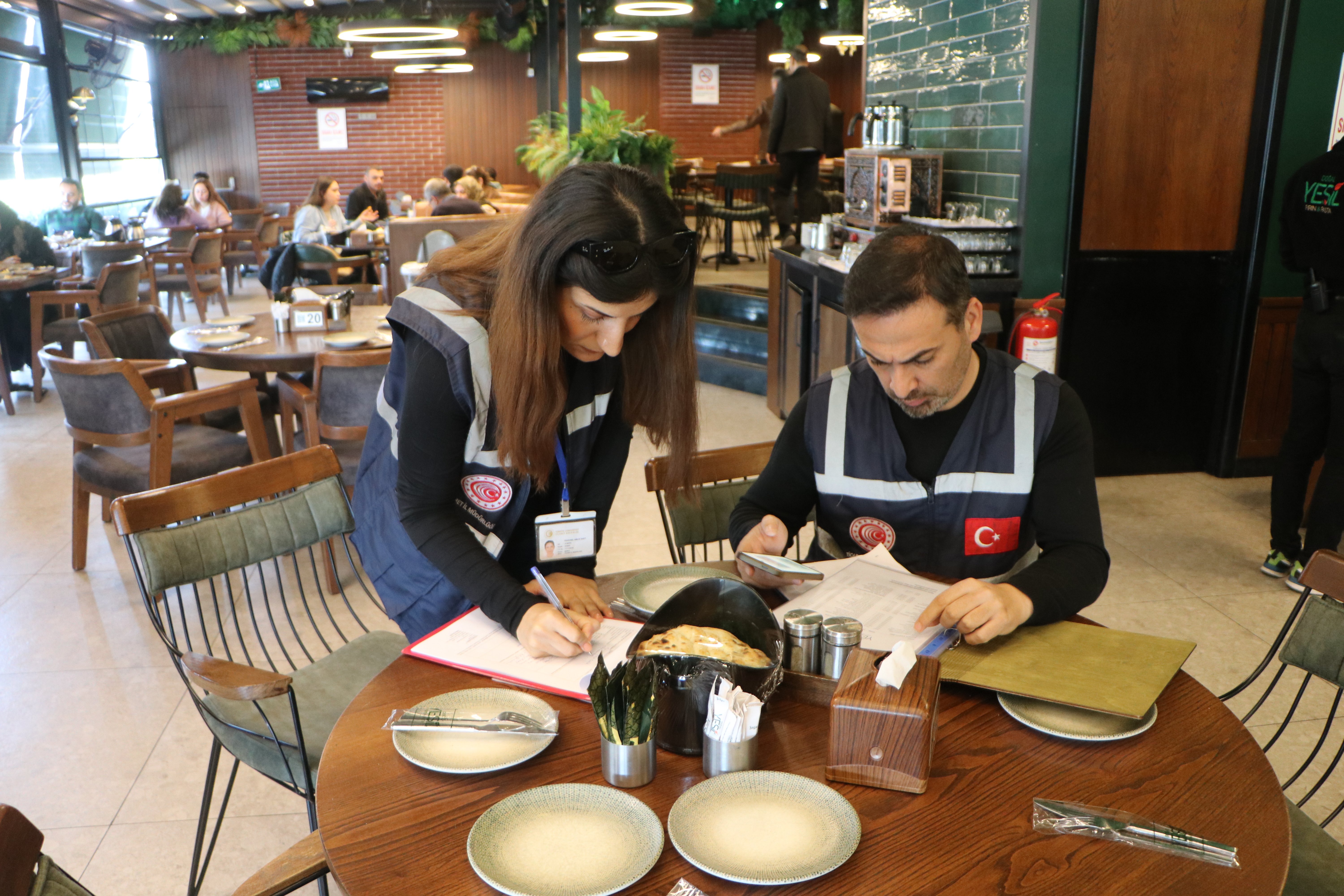 Adana Ticaret İl Müdürlüğü denetim ekibi