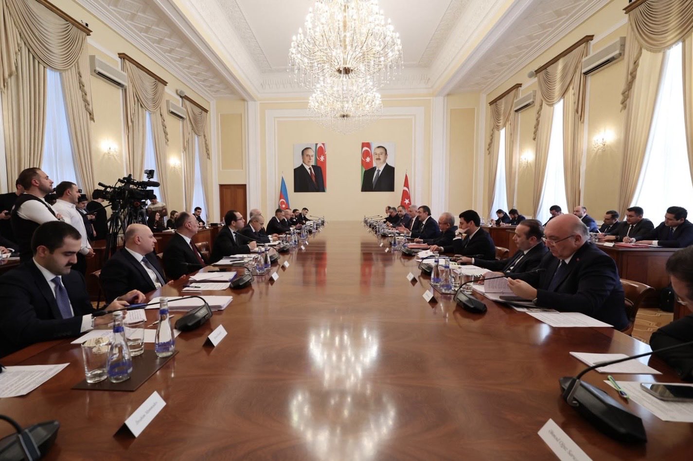 Cevdet Yılmaz ve Ömer Bolat Bakü KEK Toplantısı