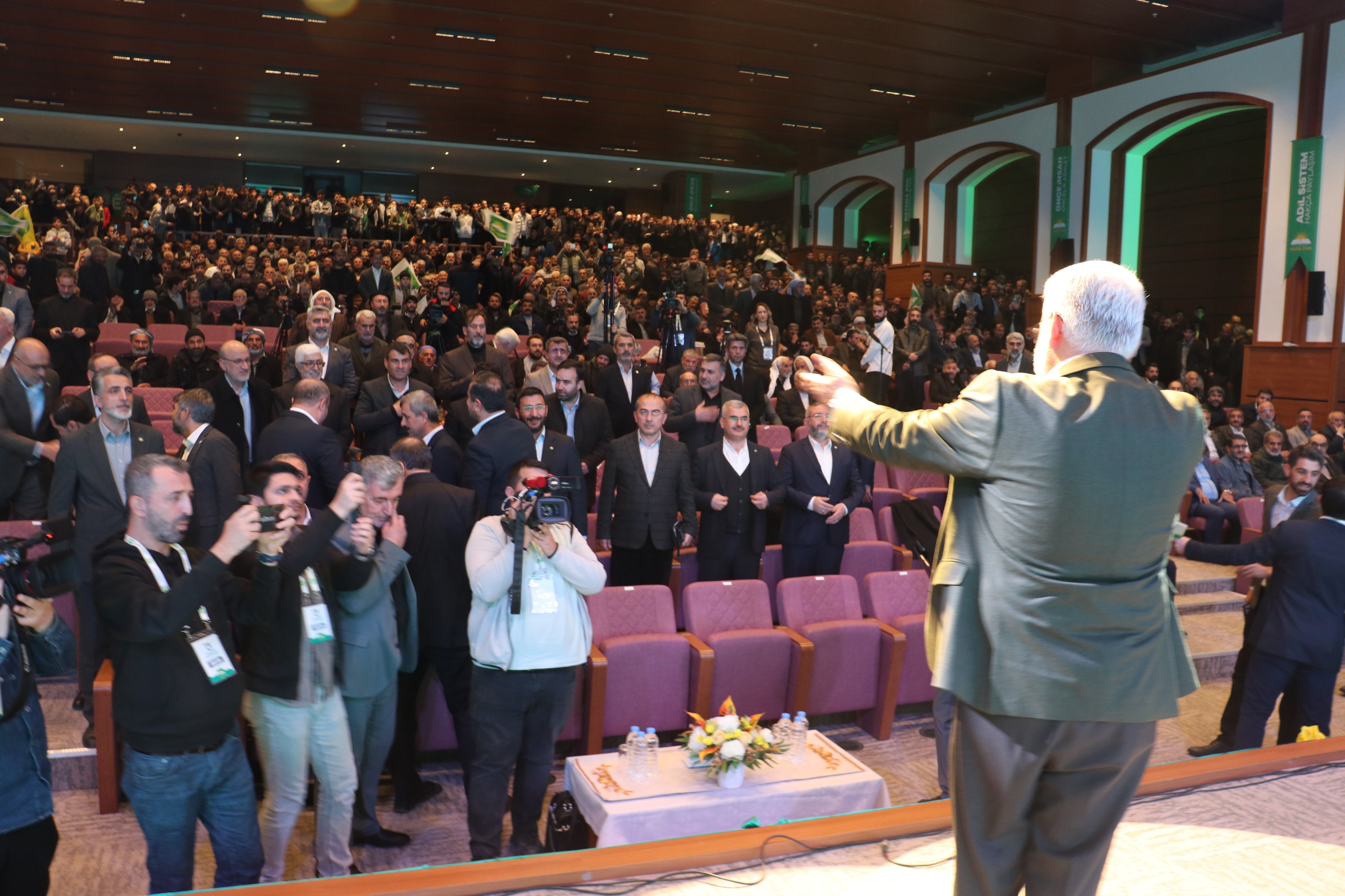 Zekeriya Yapıcıoğlu Konuşma Yapıyor