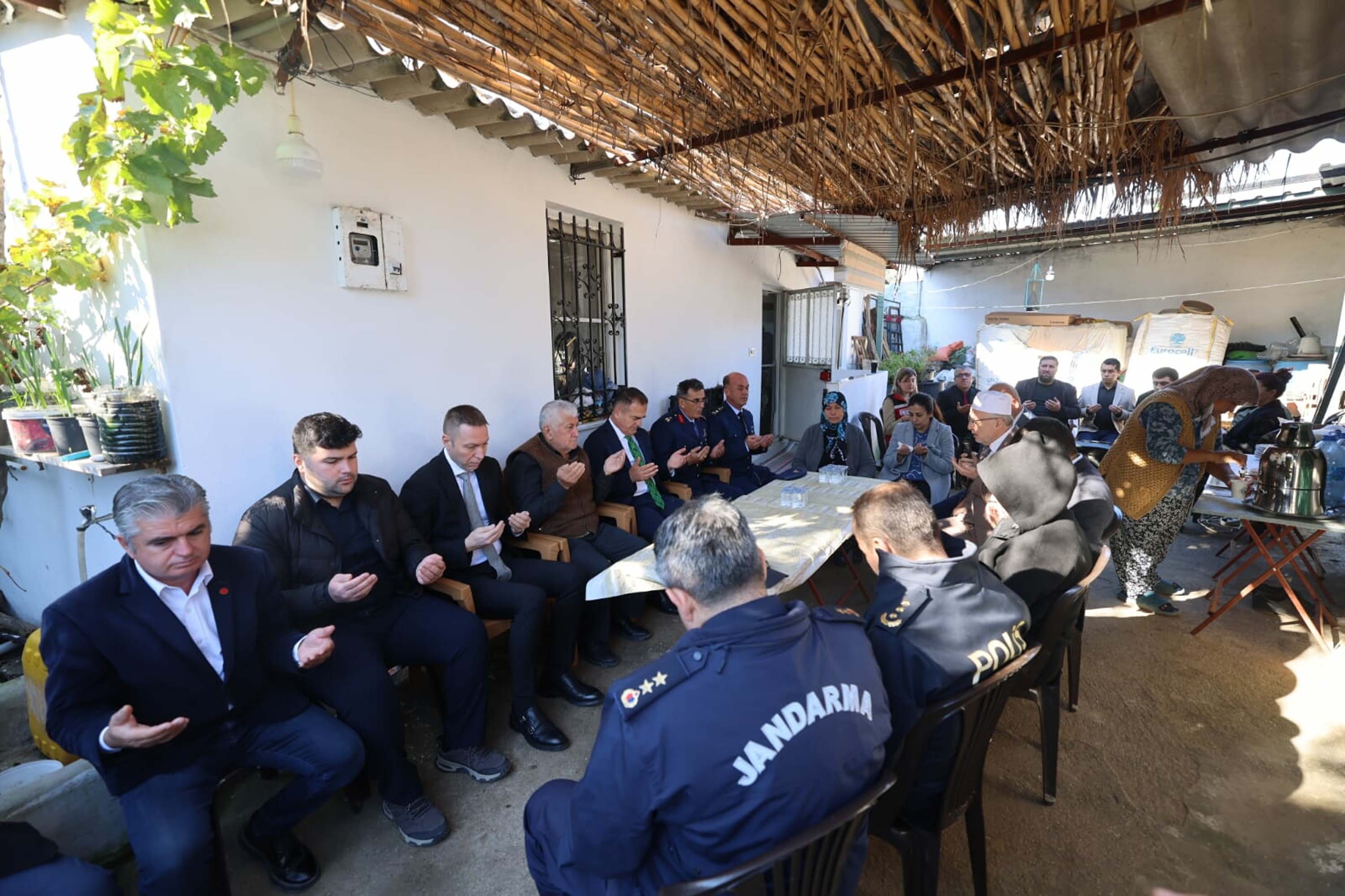 Şehit ailesine taziye ziyareti