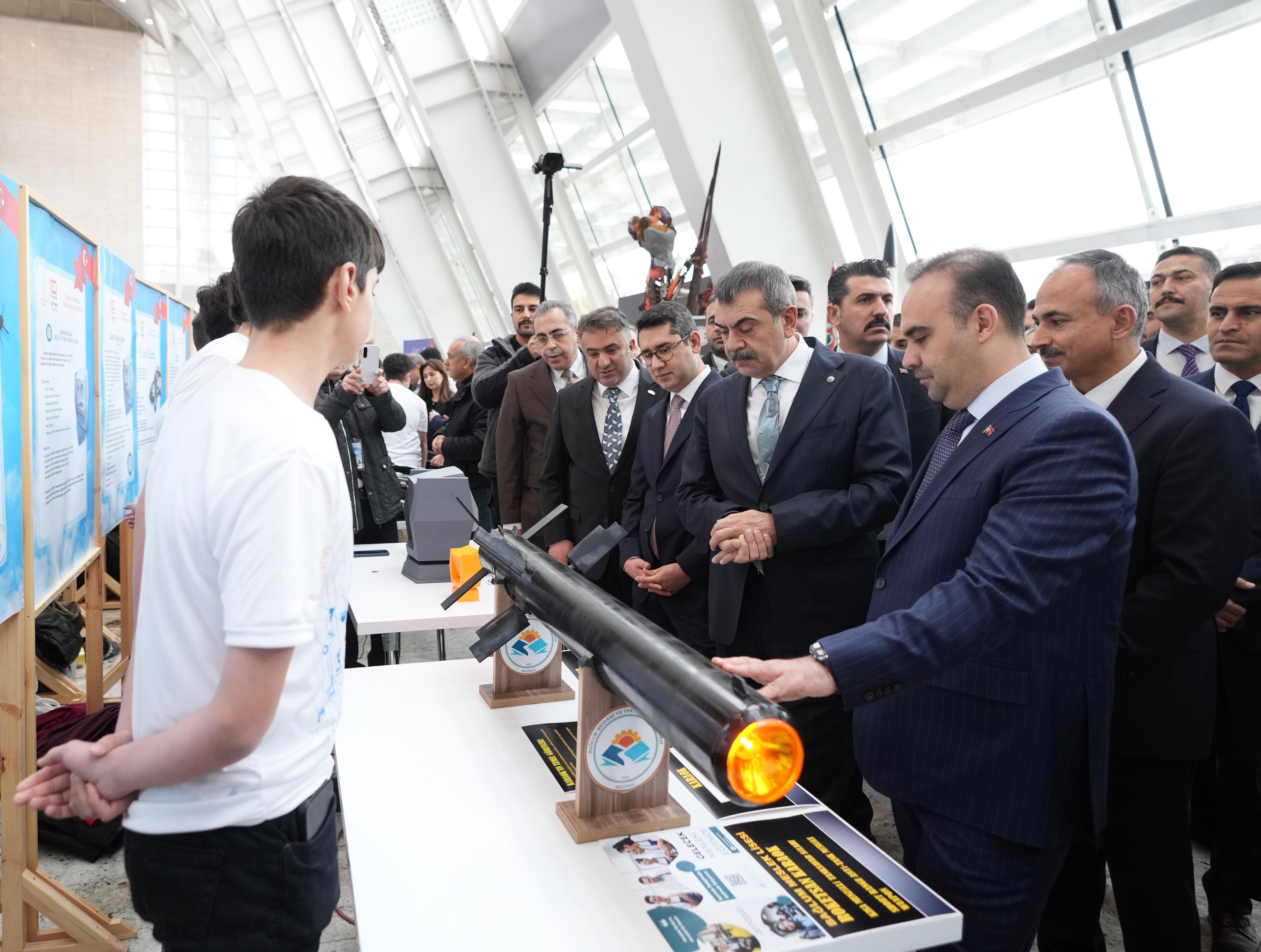 Bakan Tekin konuşma yapıyor