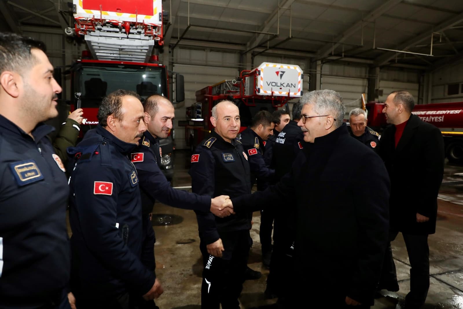 Niğde Valisi Cahit Çelik polis merkezini ziyaret ediyor