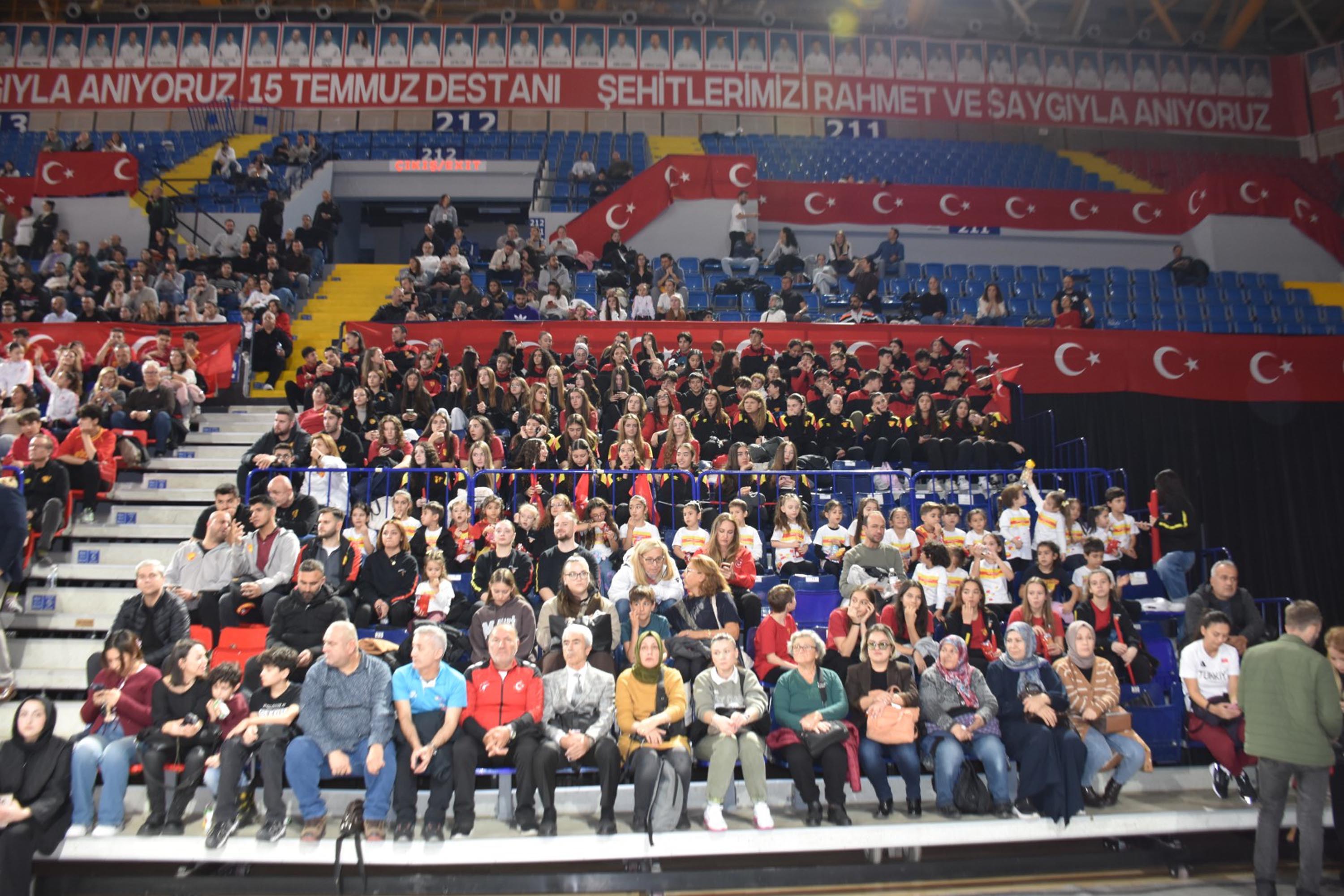 Bakan Osman Aşkın Bak İzmir Spor