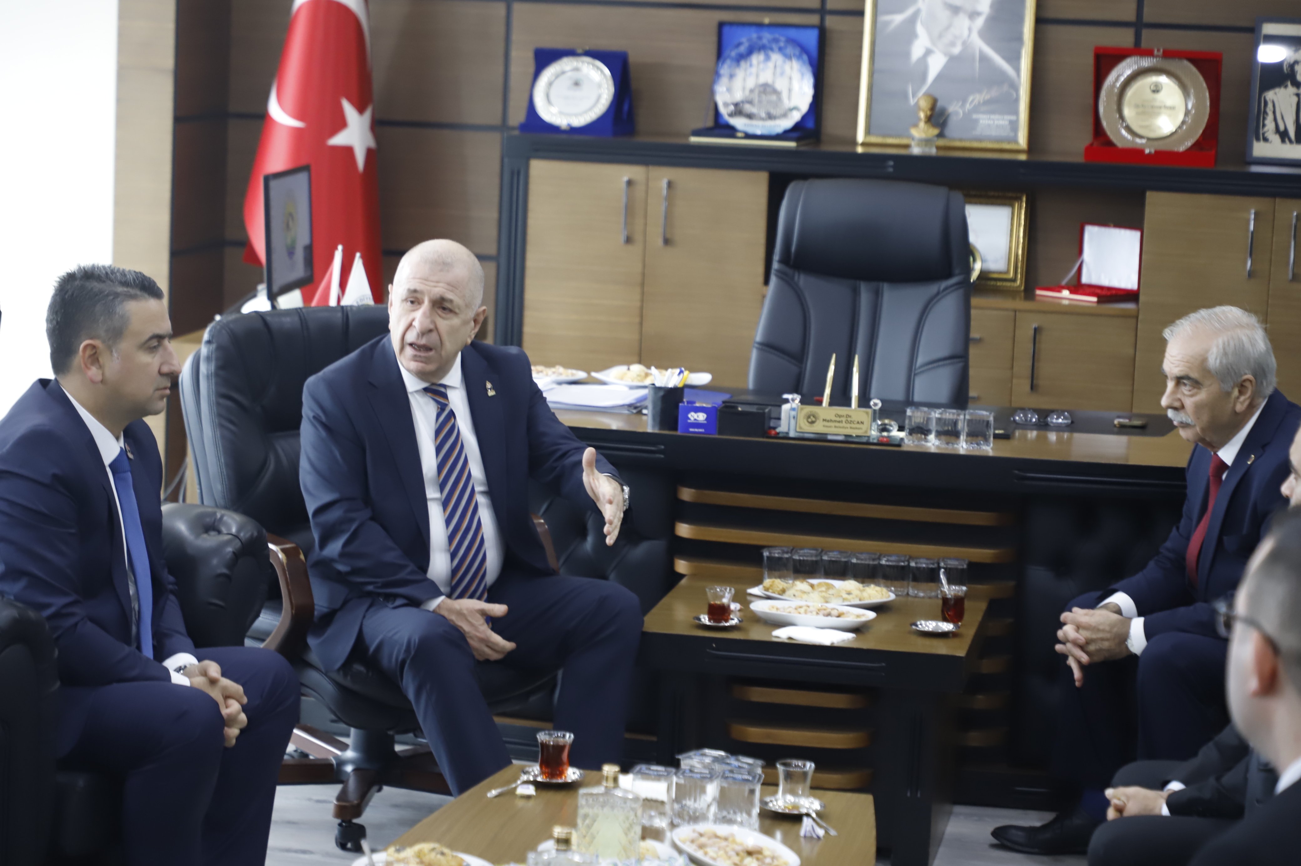 Ümit Özdağ toplantı