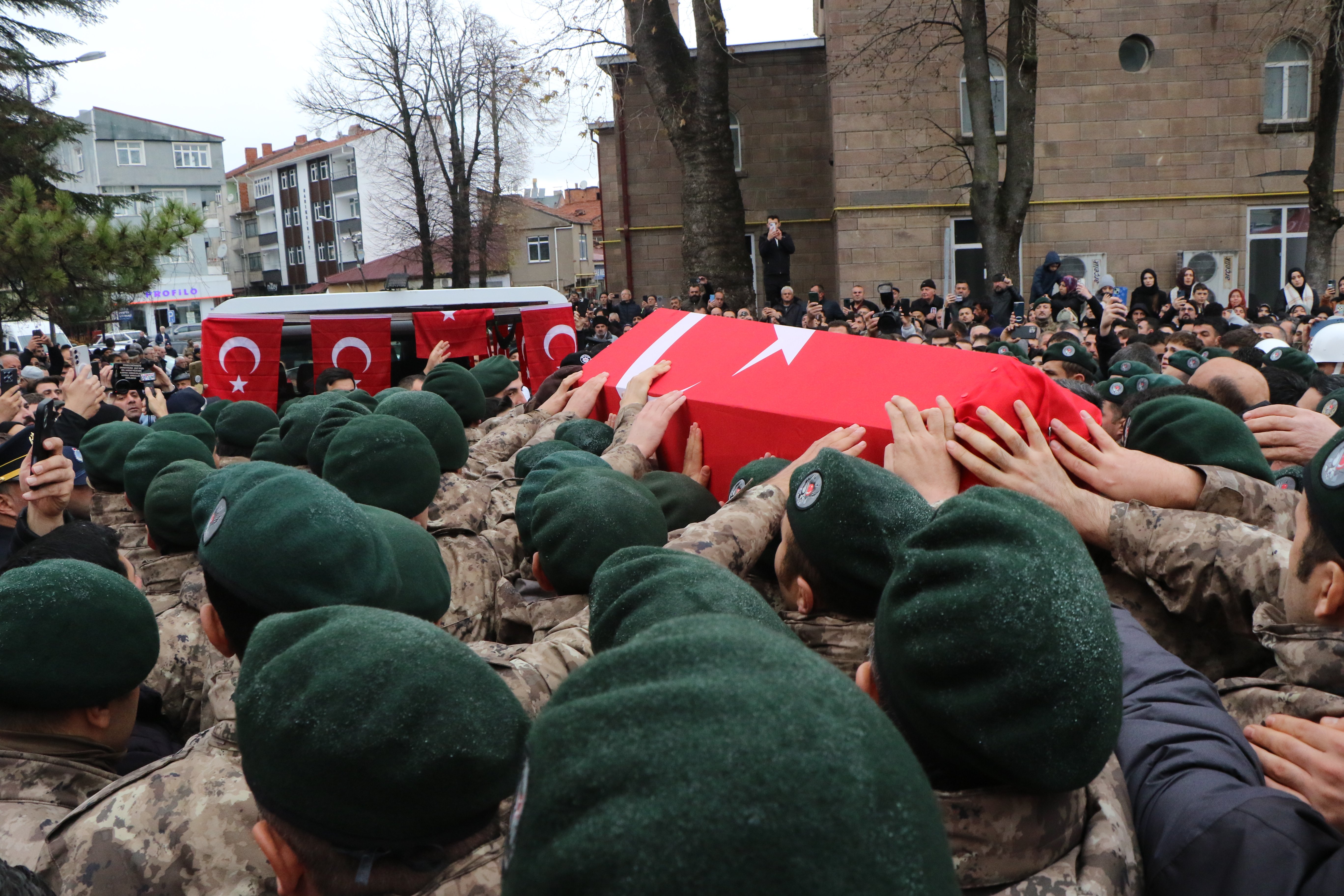 Şehit polis memuru defin töreni