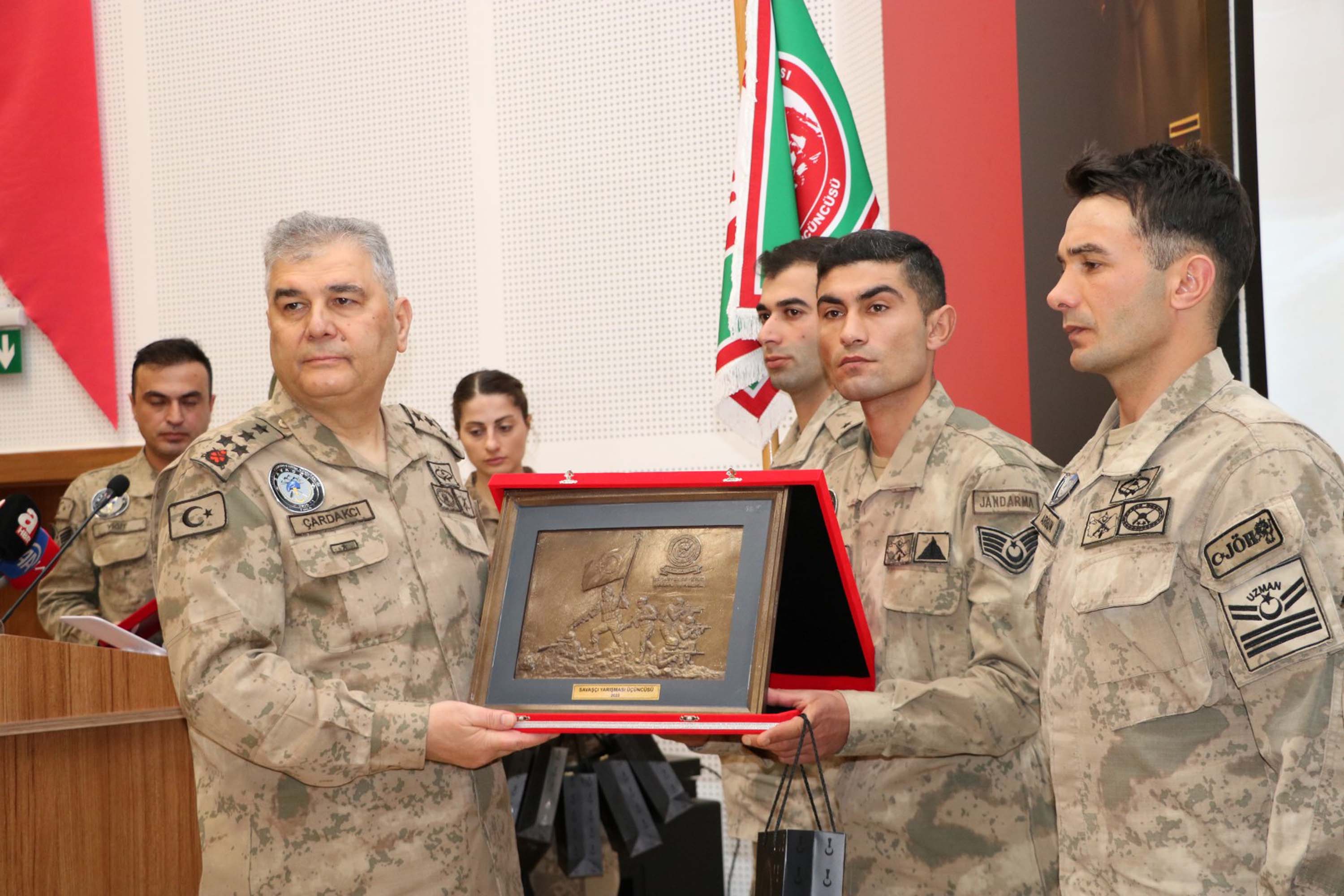 Jandarma Komando Kursiyerleri Mezuniyet Töreni