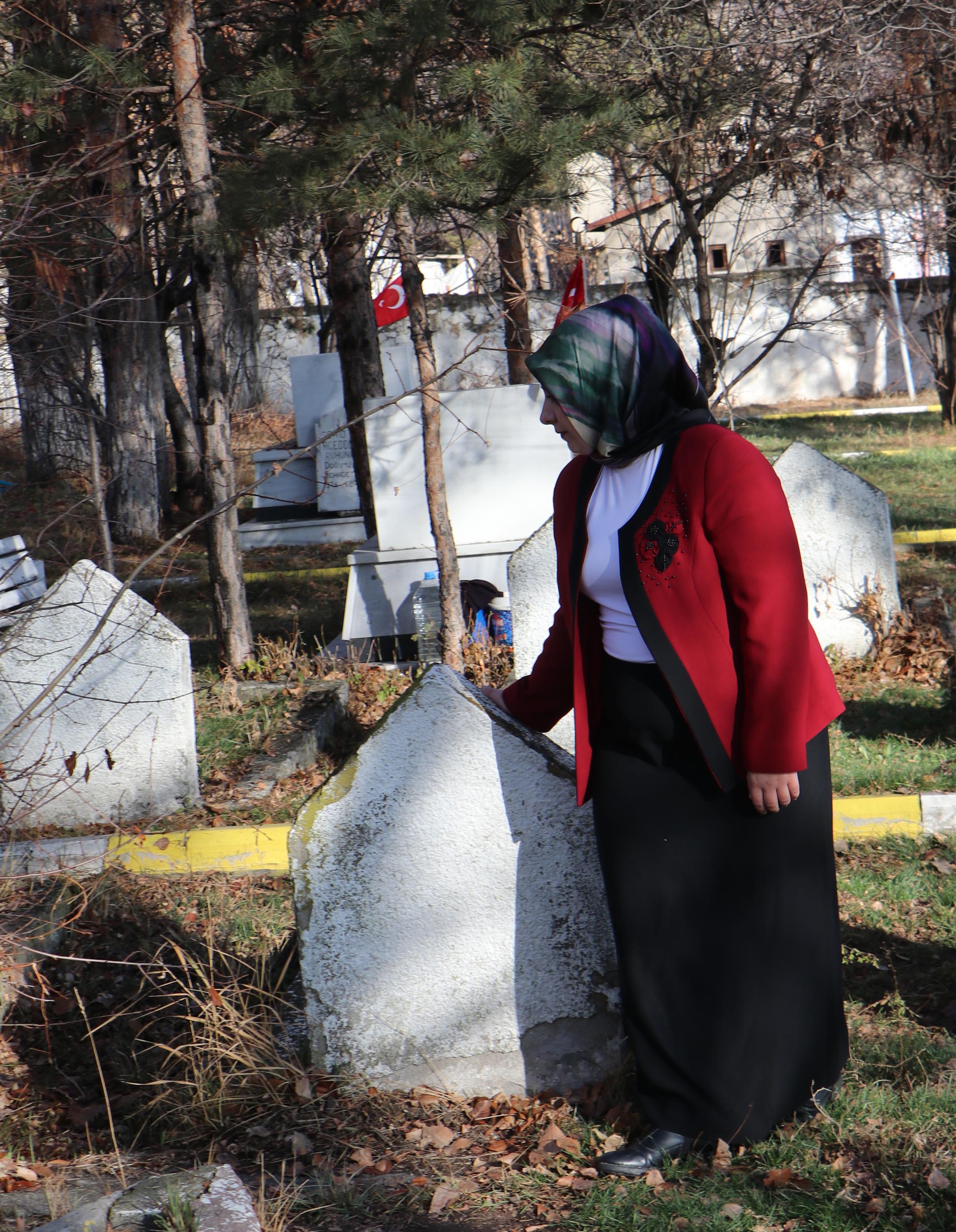 Şehitlikte Araştırma