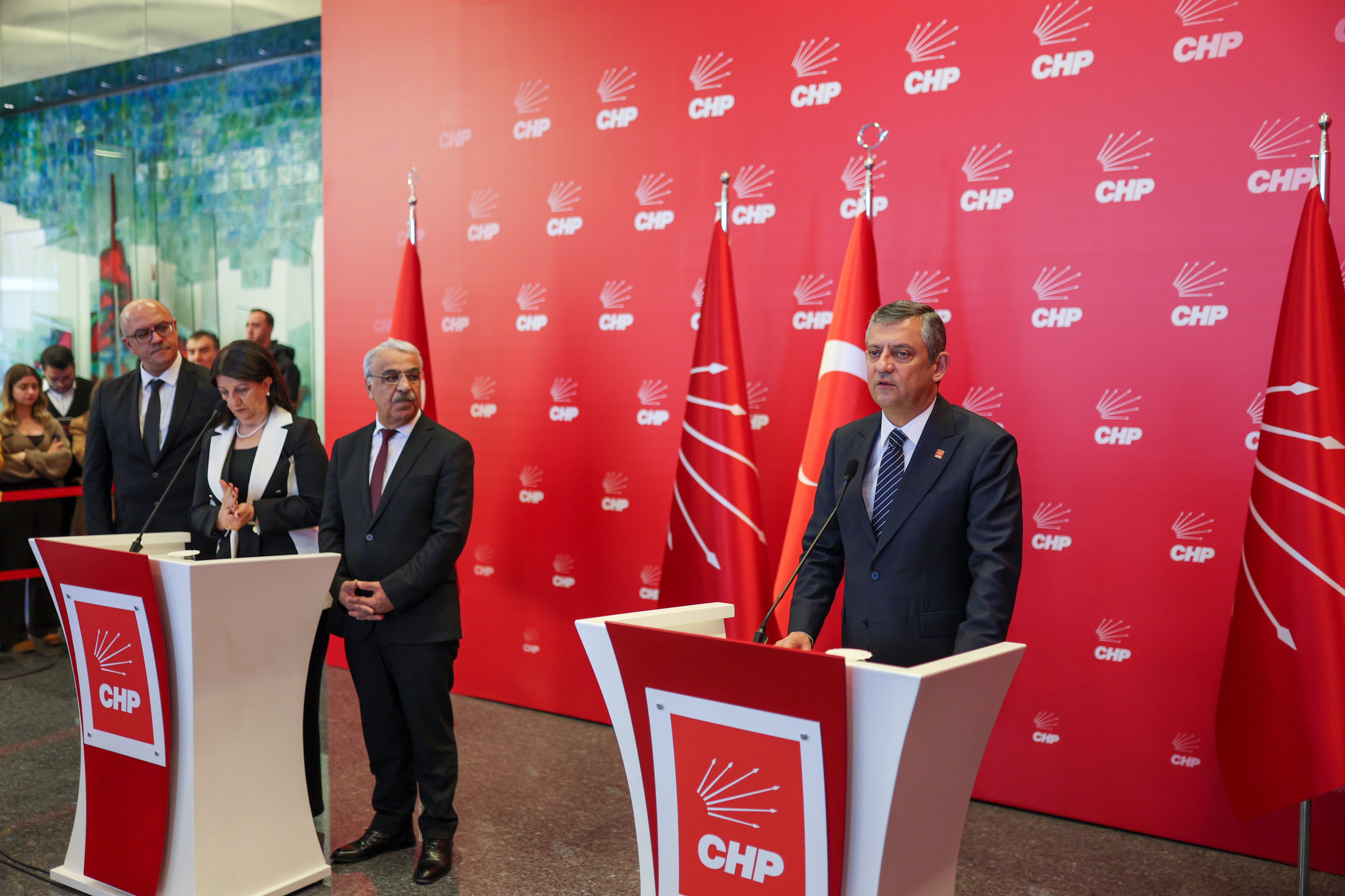 Mithat Sancar açıklama yapıyor