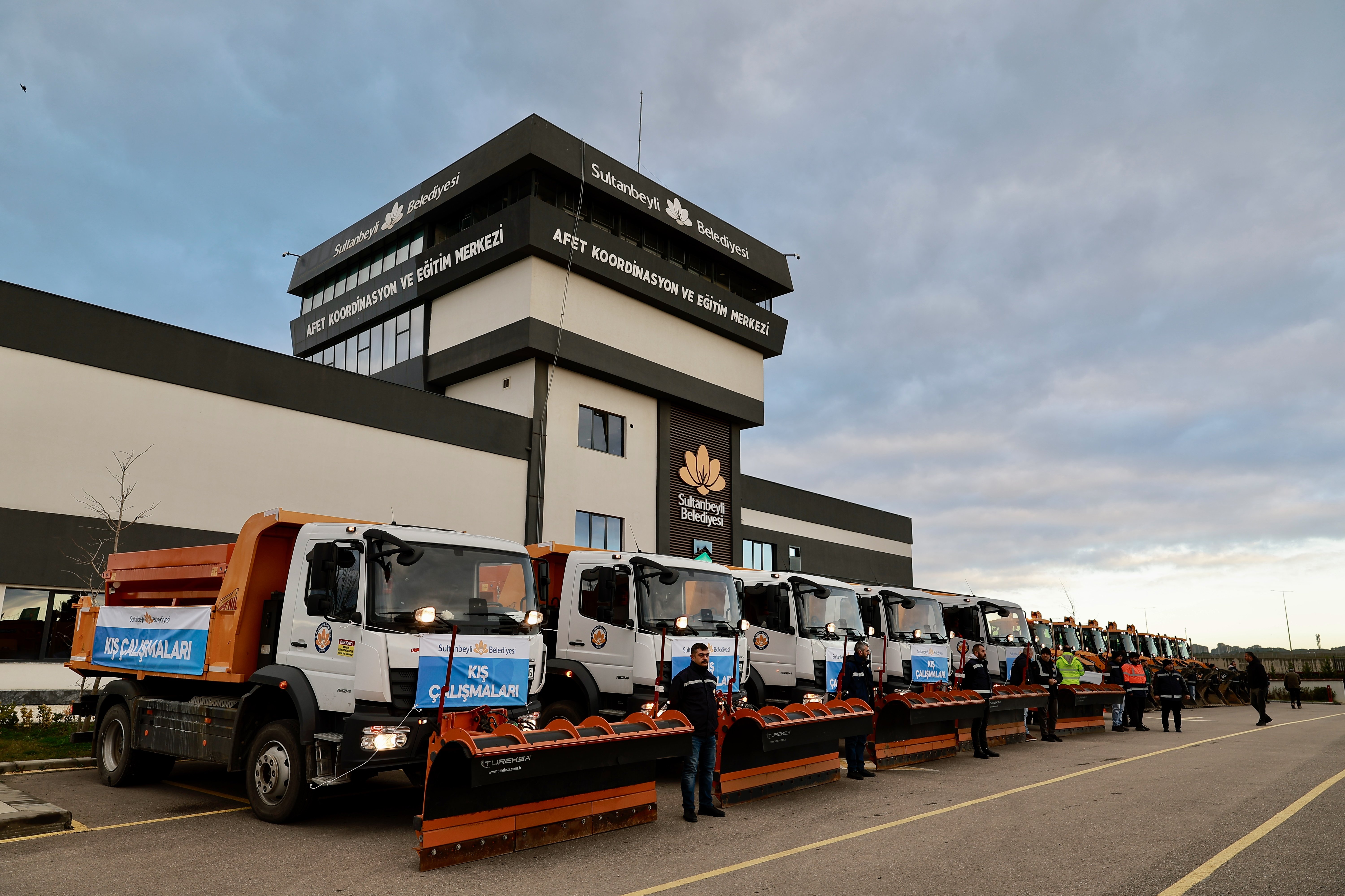 Sultanbeyli Belediye Başkanı Ali Tombaş kış hazırlıklarını denetliyor