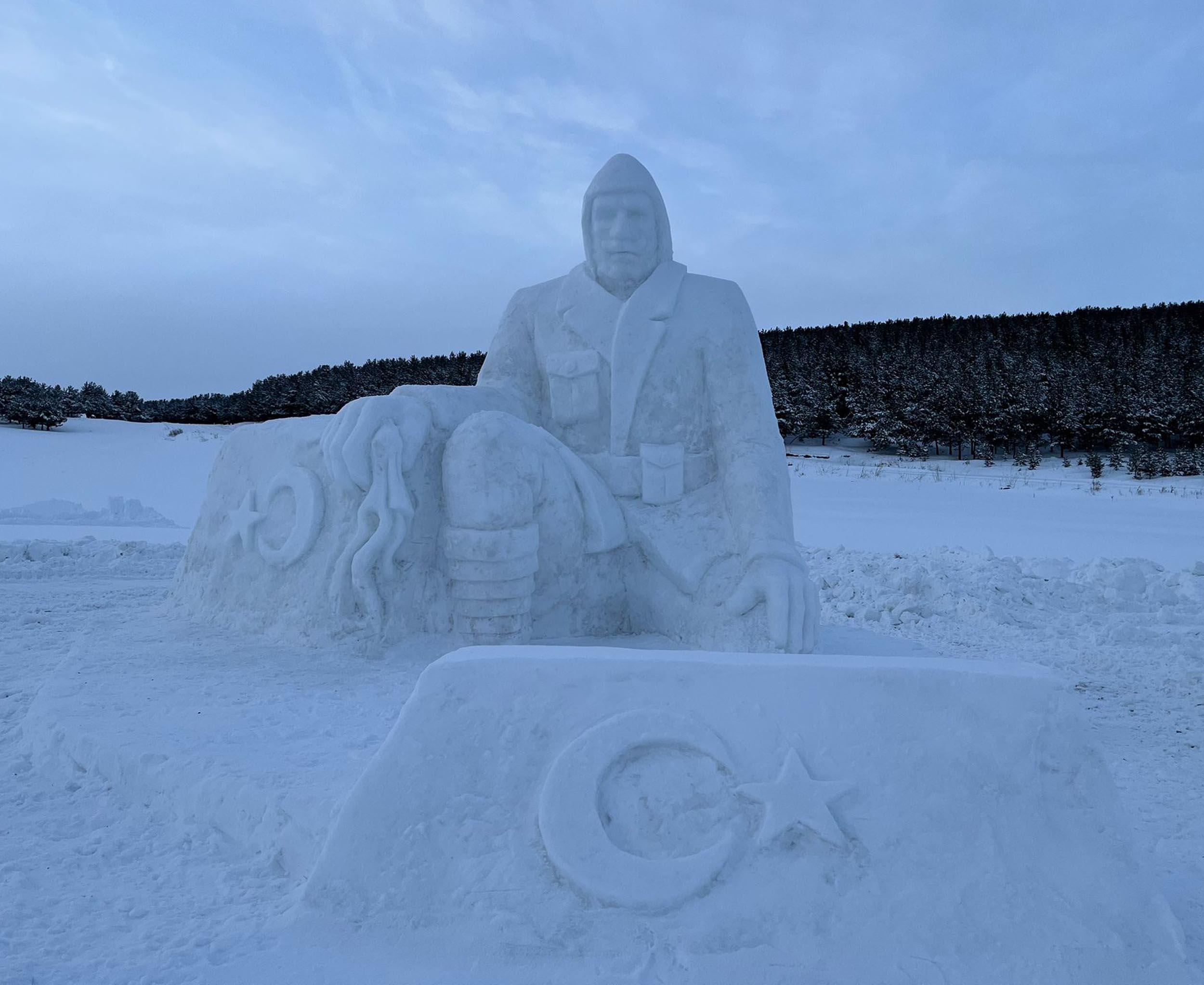 Sarıkamış şehitleri kardan heykel