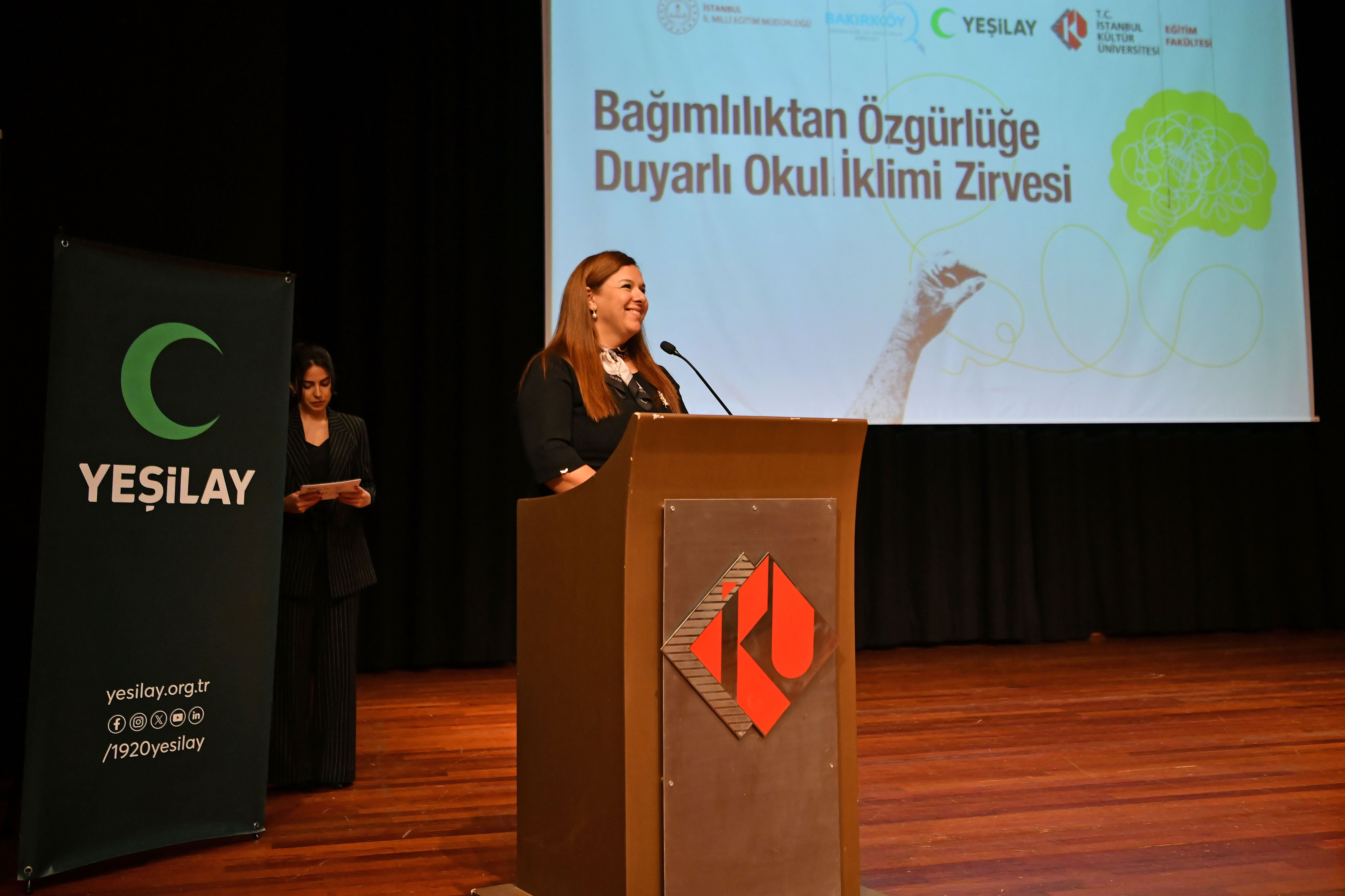 Zirvede panele katılan konuşmacılar