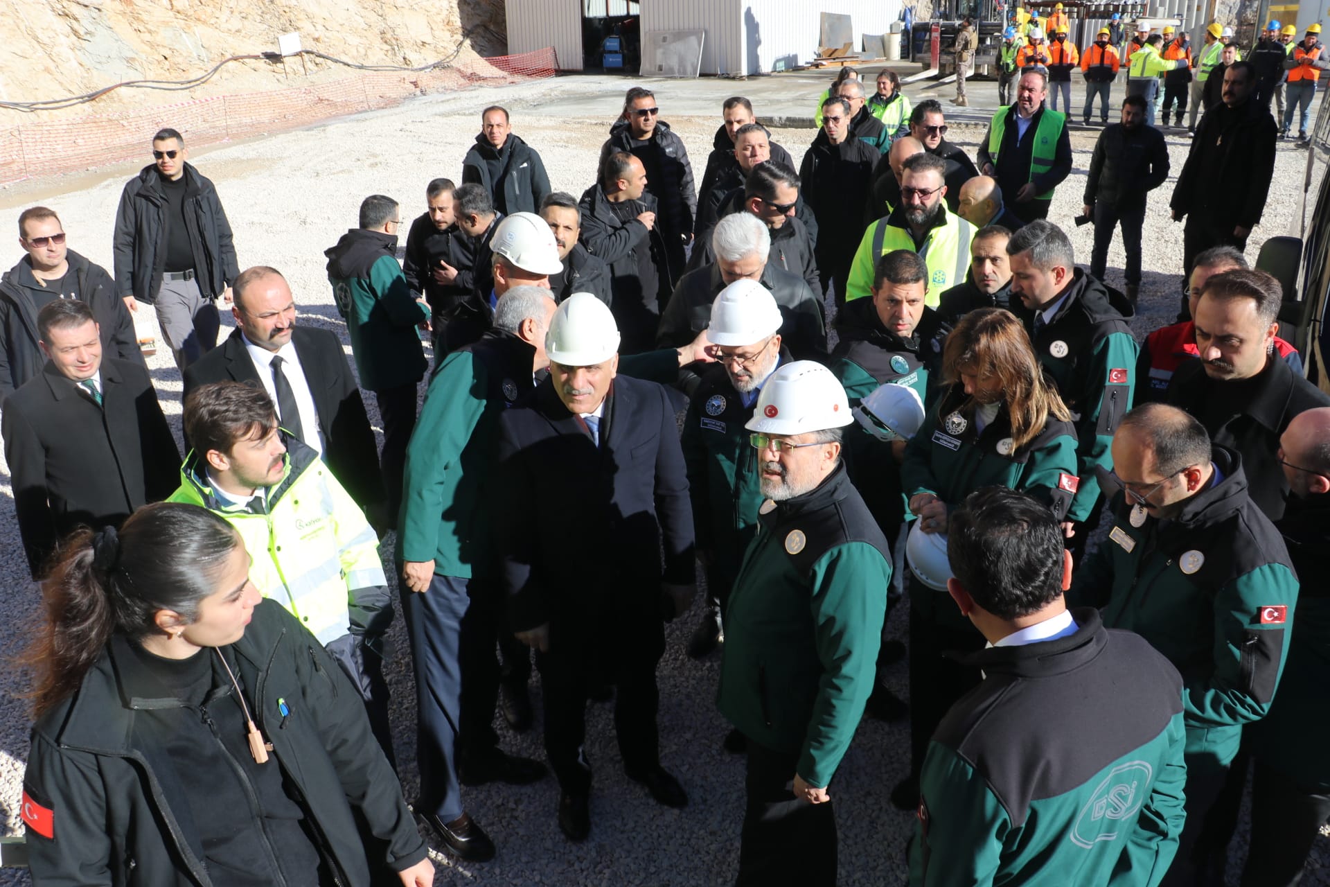 Bakan Yumaklı ve beraberindekiler proje alanında