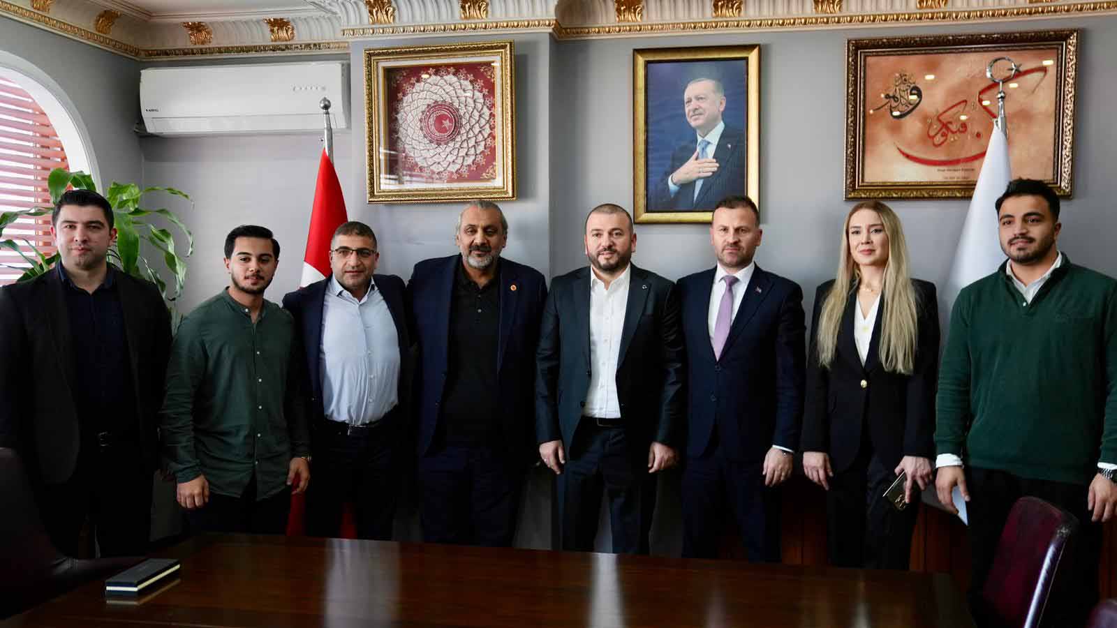 Mutlu Nak konuşma yapıyor