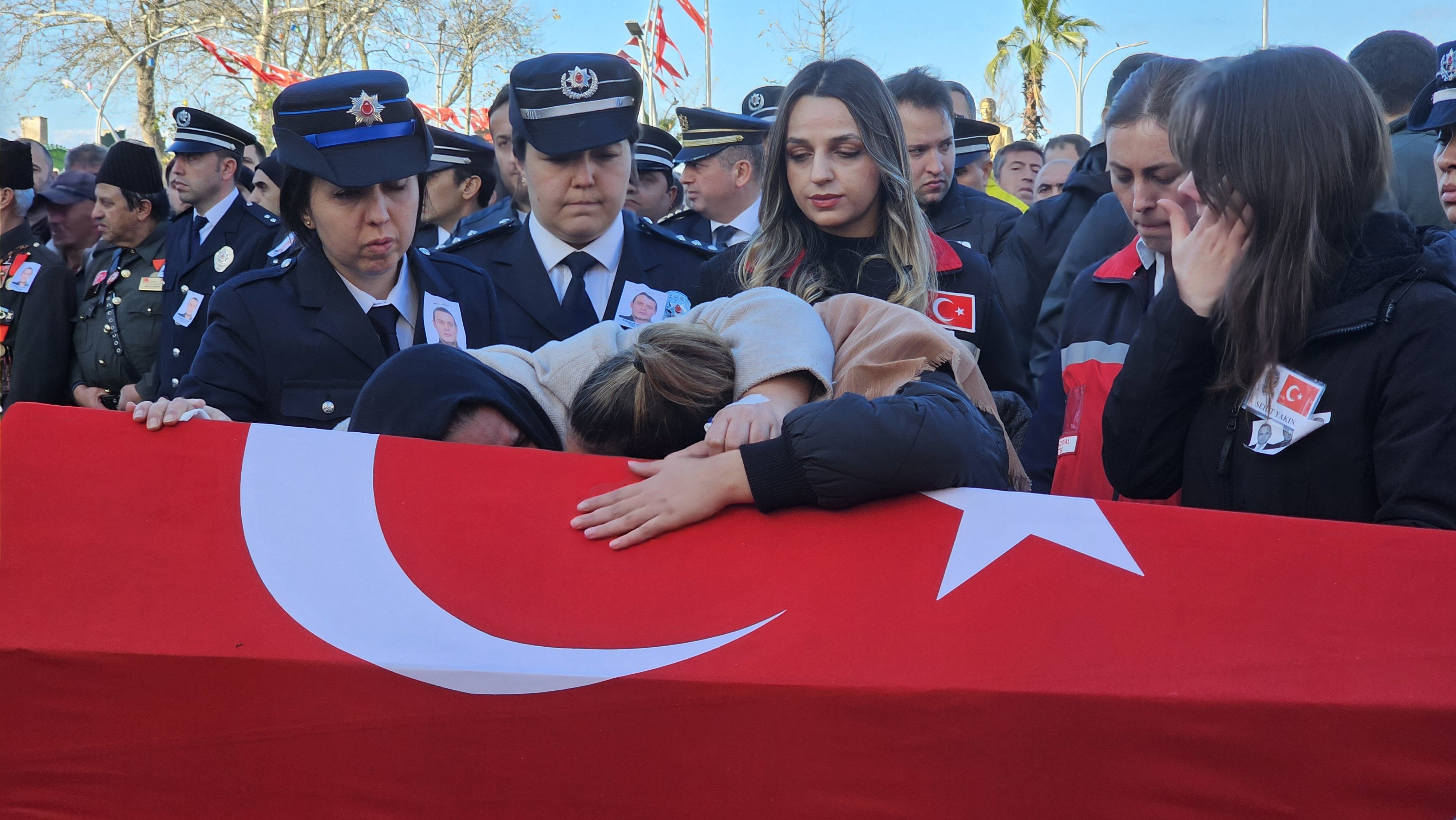 Şehit Polis Memuru için Saygı Duruşu