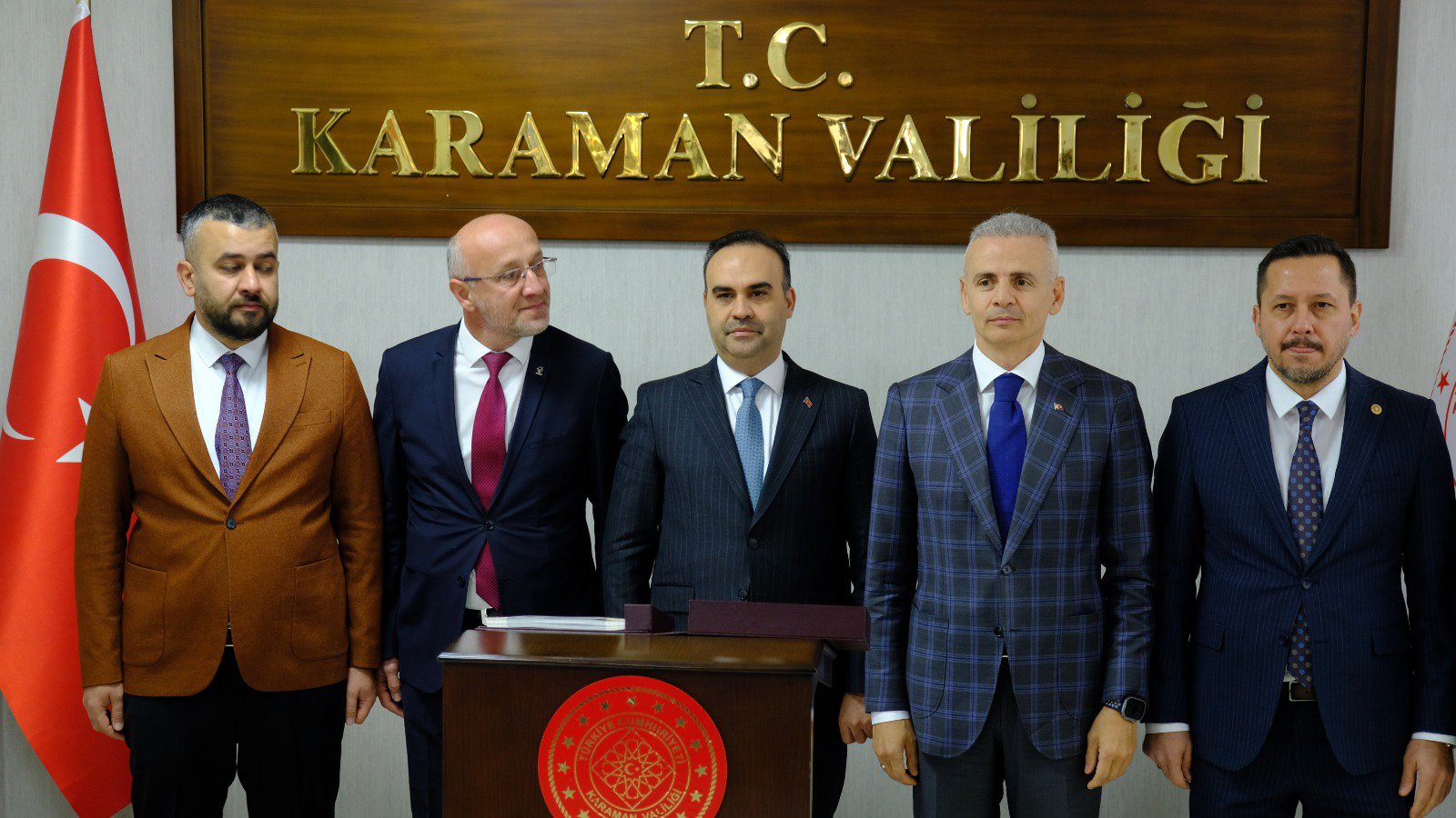 Bakan Kacır açılış kurdelesi kesiyor