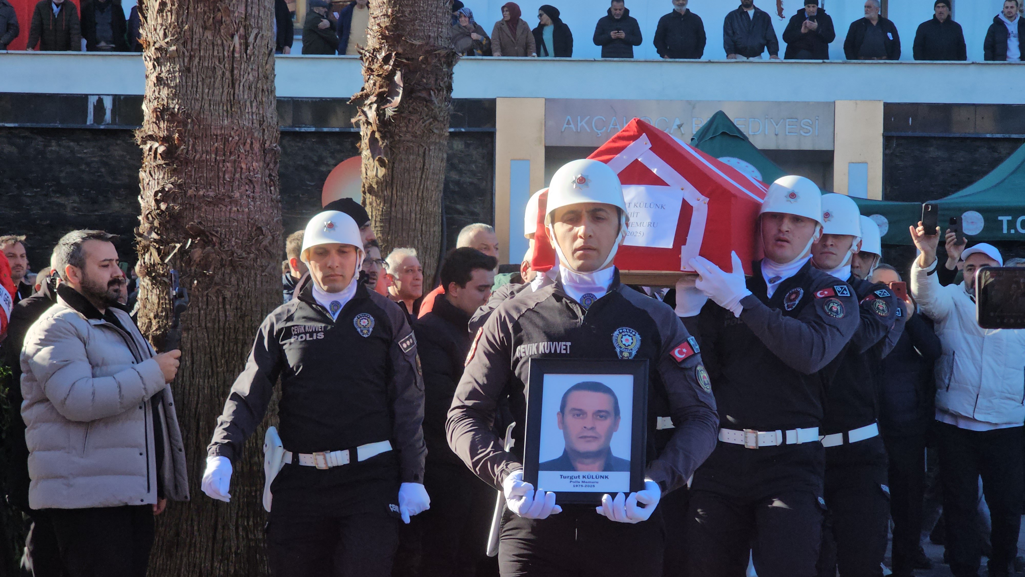 İçişleri Bakan Yardımcıları şehit ailesine taziyede