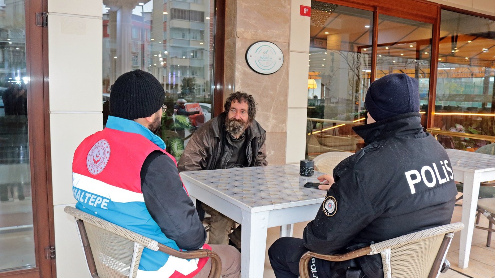 Sokakta yaşayanlara yardım