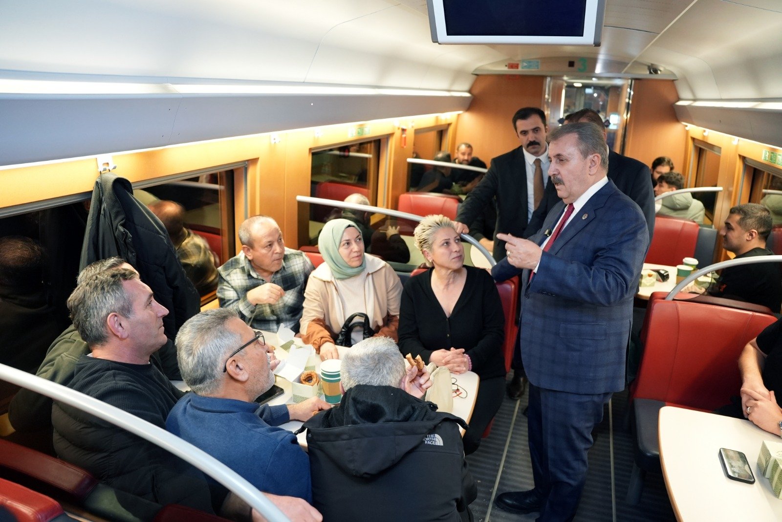 BBP Genel Başkanı Mustafa Destici YHTde