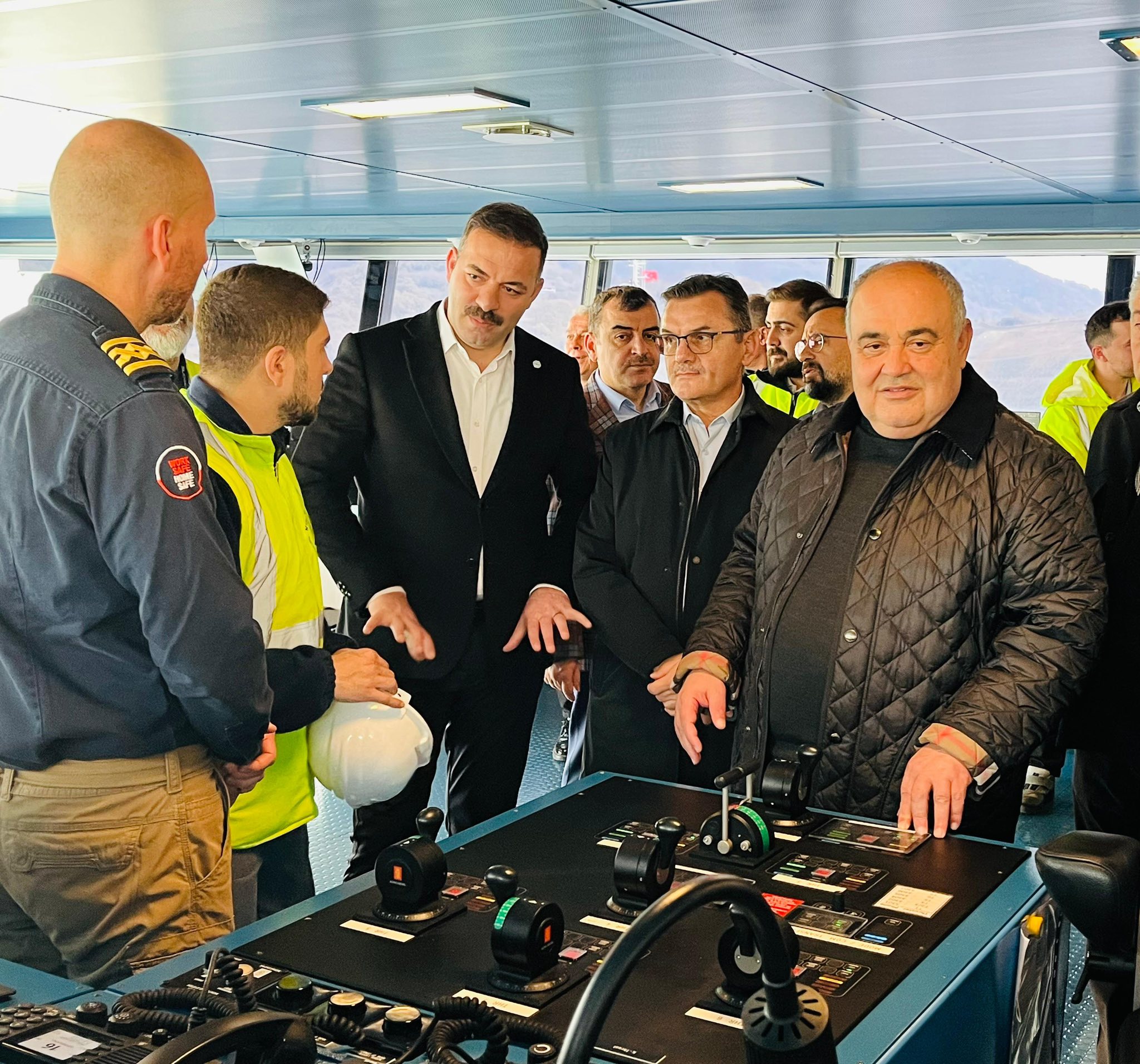 AK Partili Milletvekilleri Seven Vega Gemisi Ziyareti