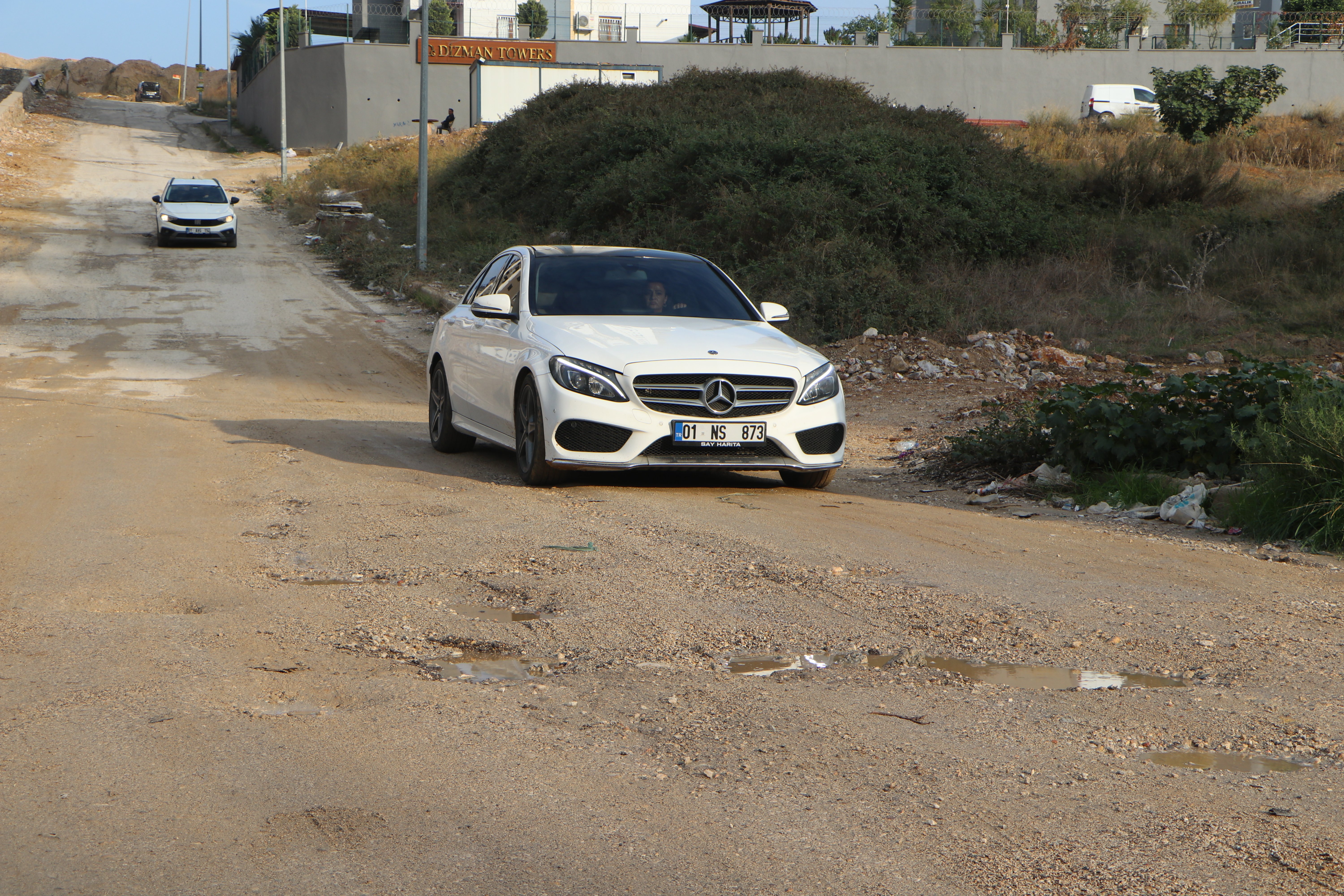 Adana Osmangazi Mahallesi bozuk yol