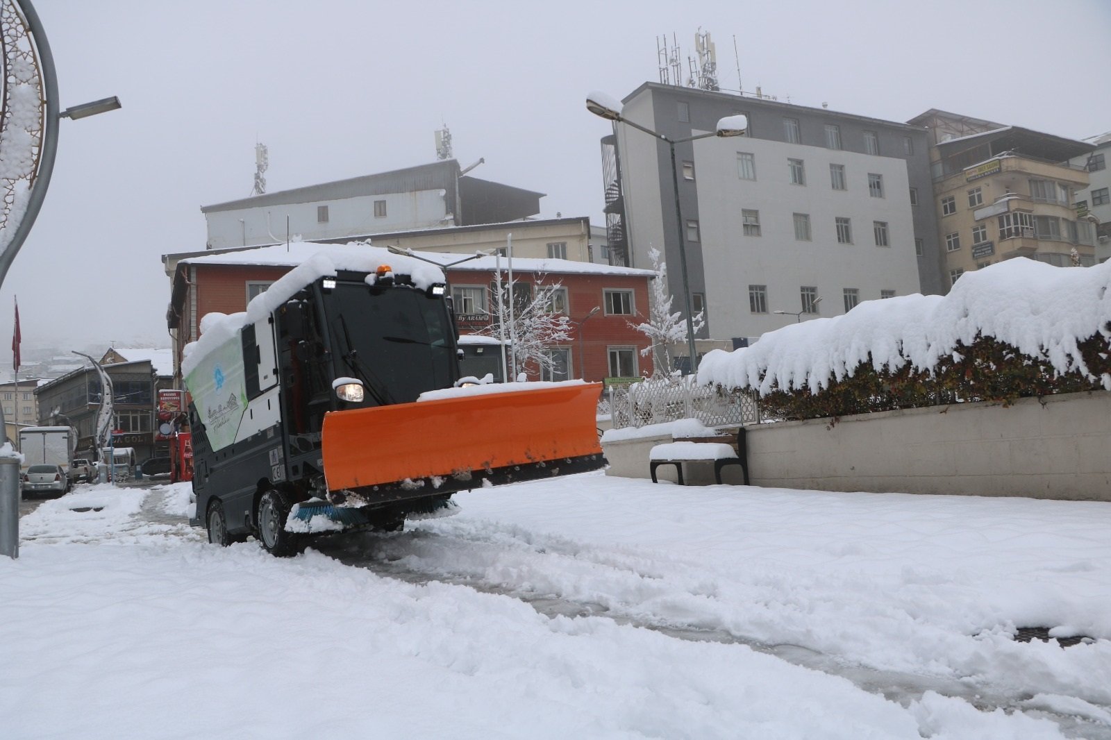 Kar küreme makinesi