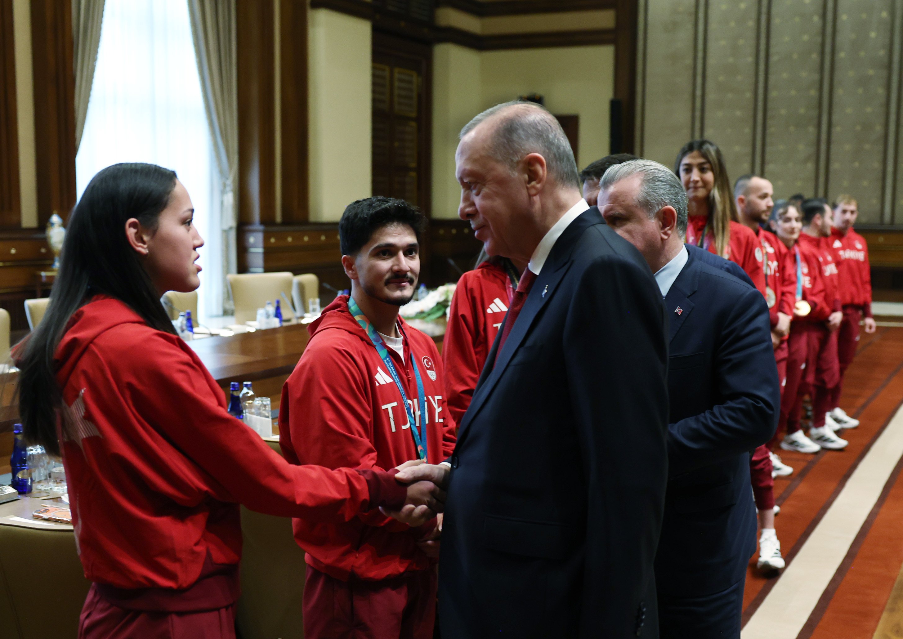 Cumhurbaşkanı Erdoğan Sporcularla Görüşüyor