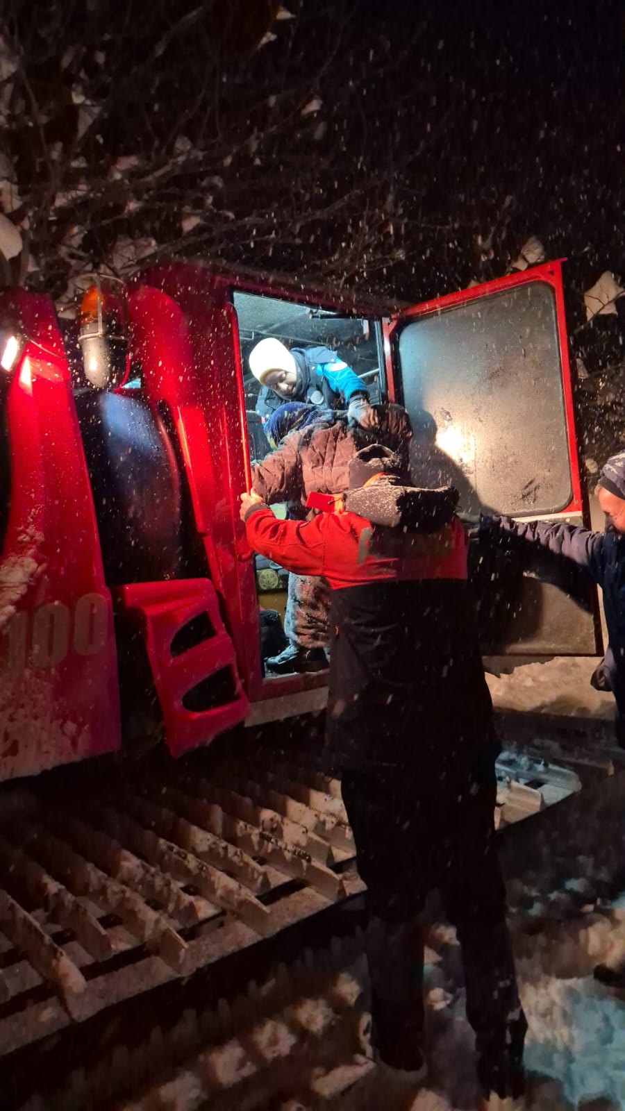 Kastamonu kar altında köy yolu