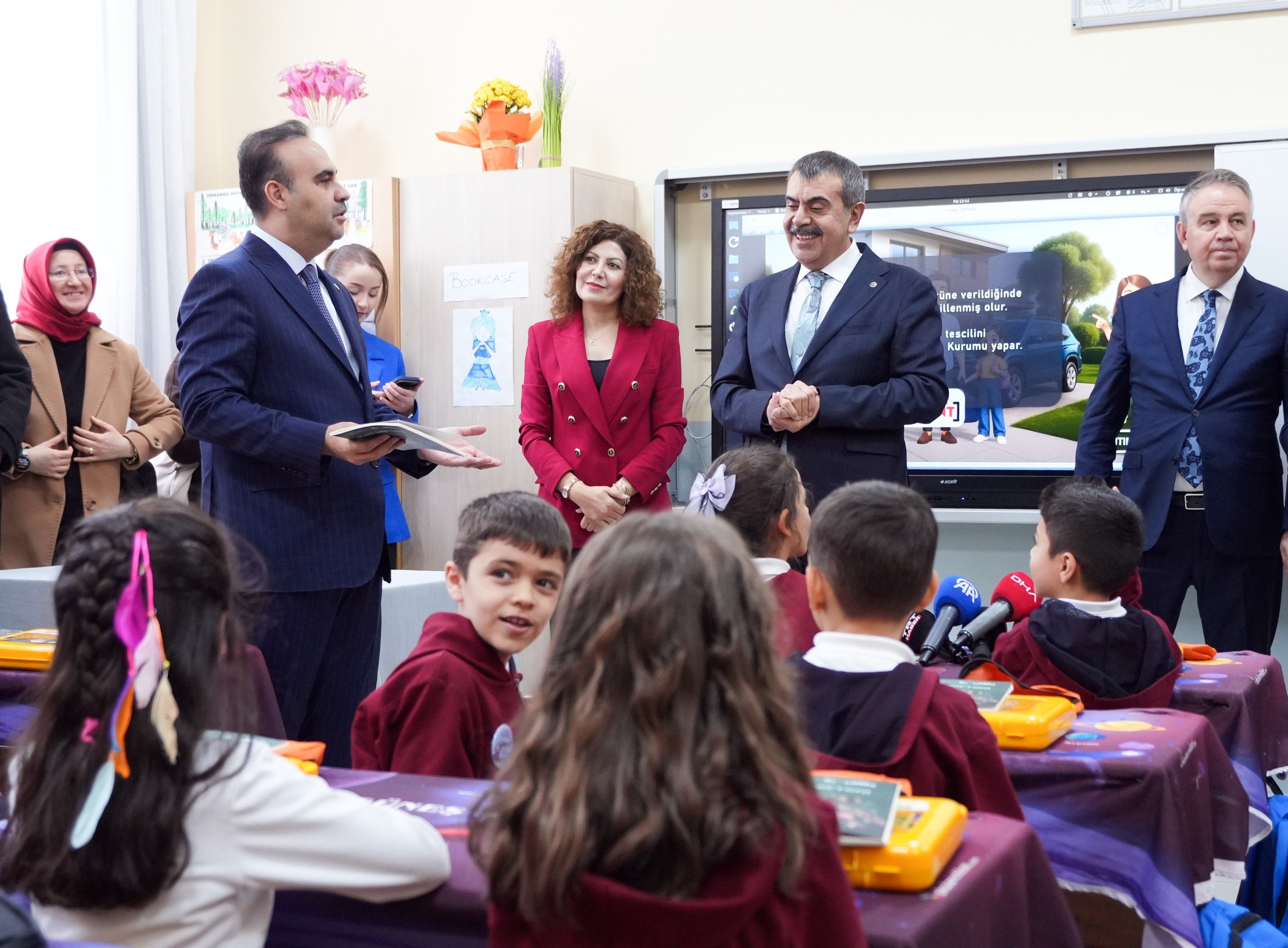 Bakanlar TOGG ile okula geliyor