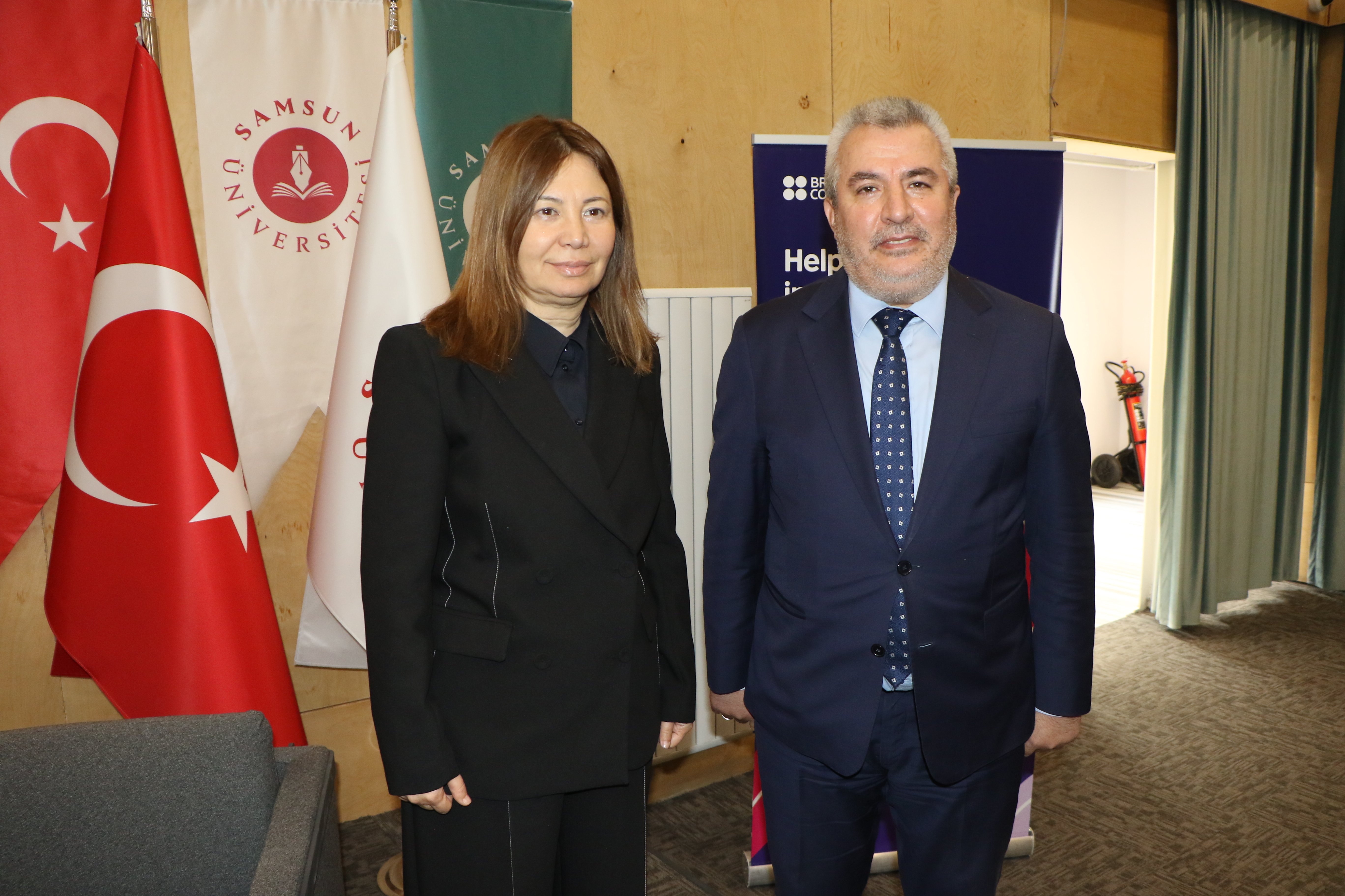 Forumda konuşma yapan yetkililer