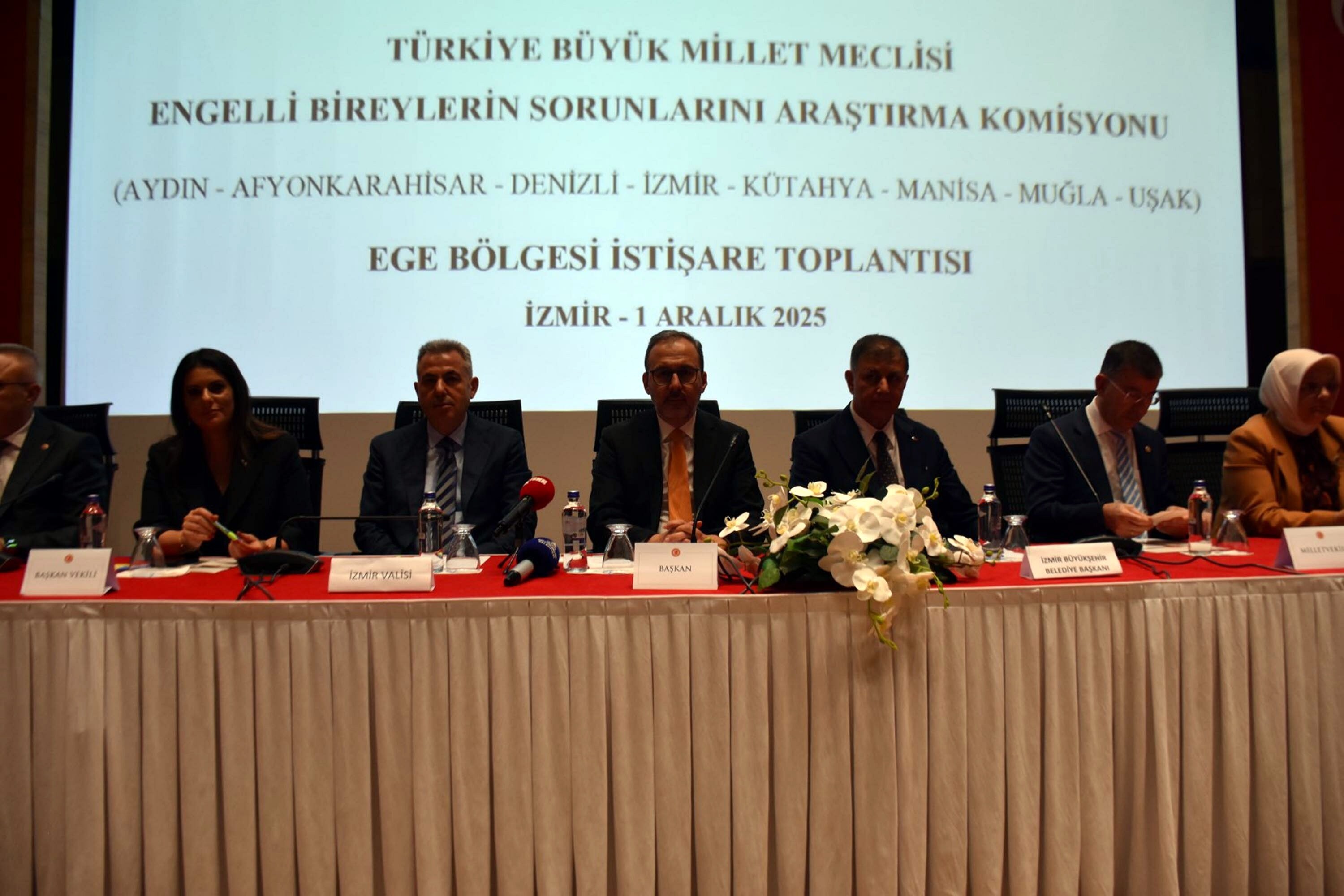 İzmir Büyükşehir Belediye Başkanı Cemil Tugay