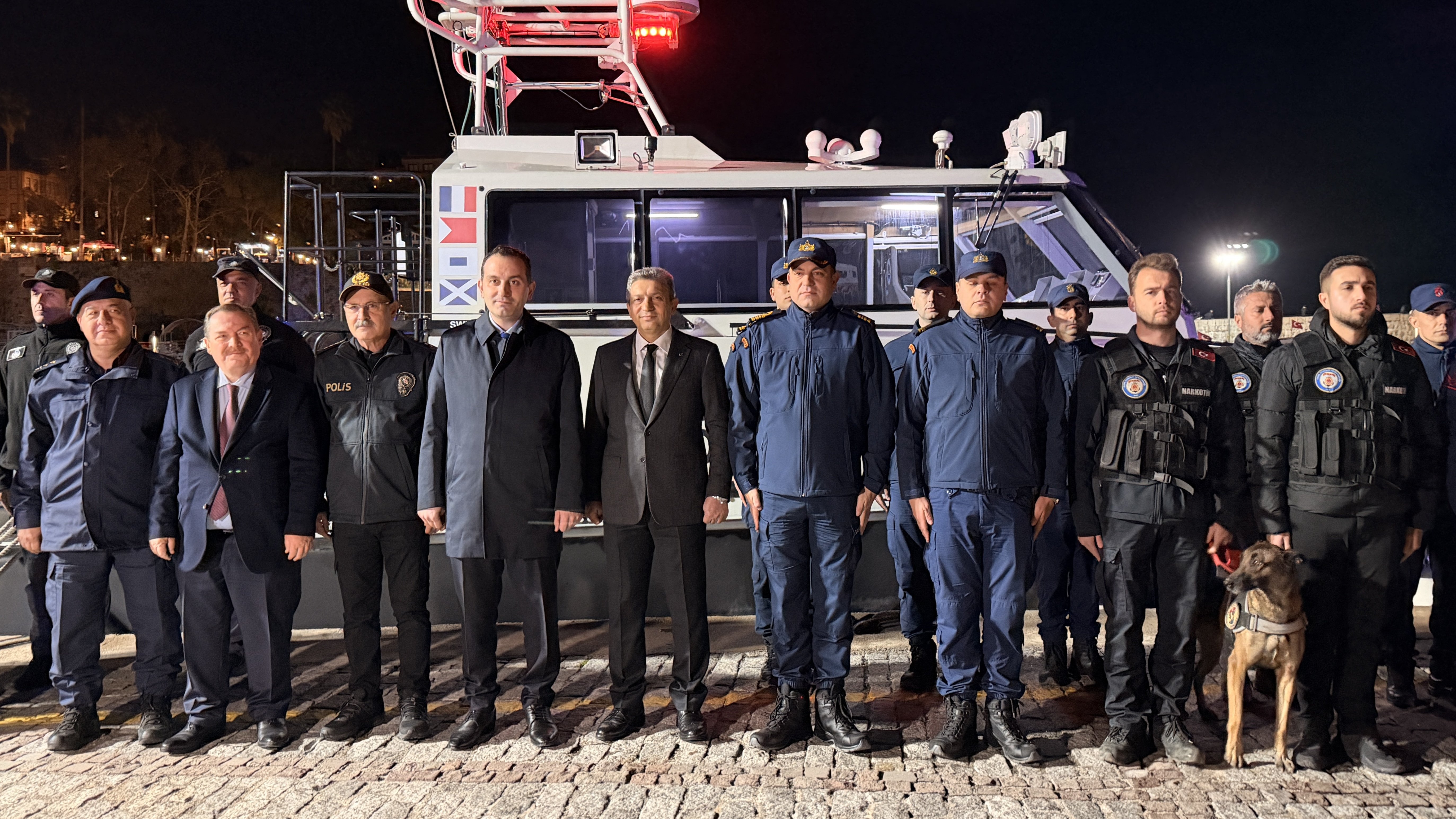 Antalya Valisi Hulusi Şahin Sahil Güvenlik botunda