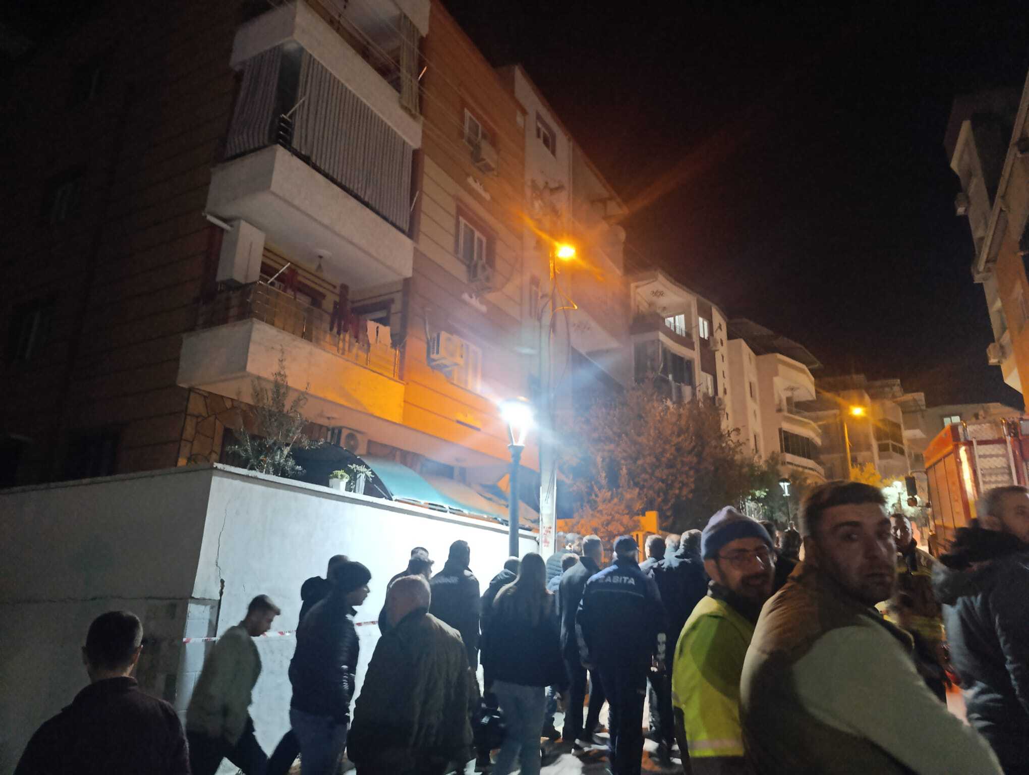 Turgutlu Belediye Başkanı Çetin Akın inceleme yapıyor