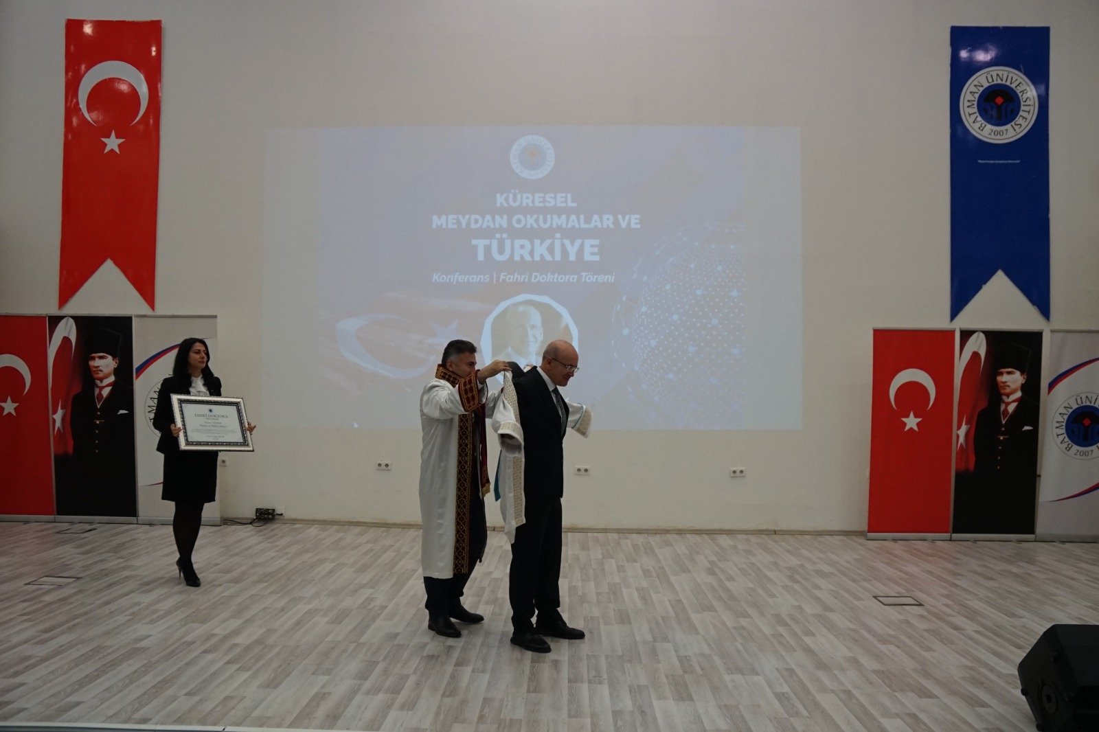 Bakan Şimşek Konferansta Konuşuyor