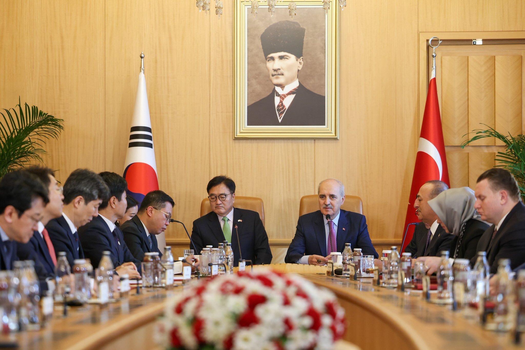 TBMM Başkanı Numan Kurtulmuş Güney Kore Meclis Başkanı Woo Won-shik ile görüşüyor