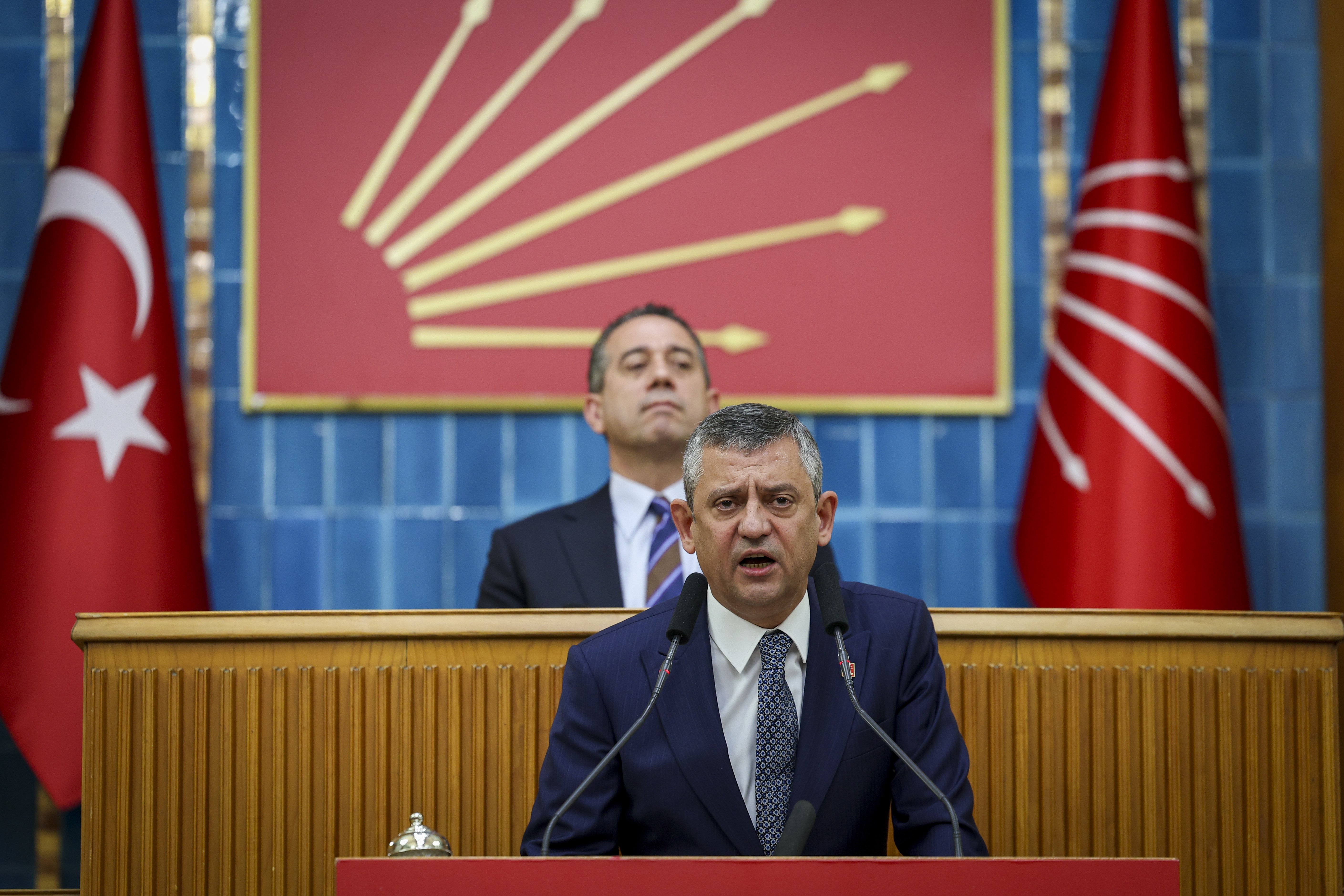 Özgür Özel konuşma yapıyor