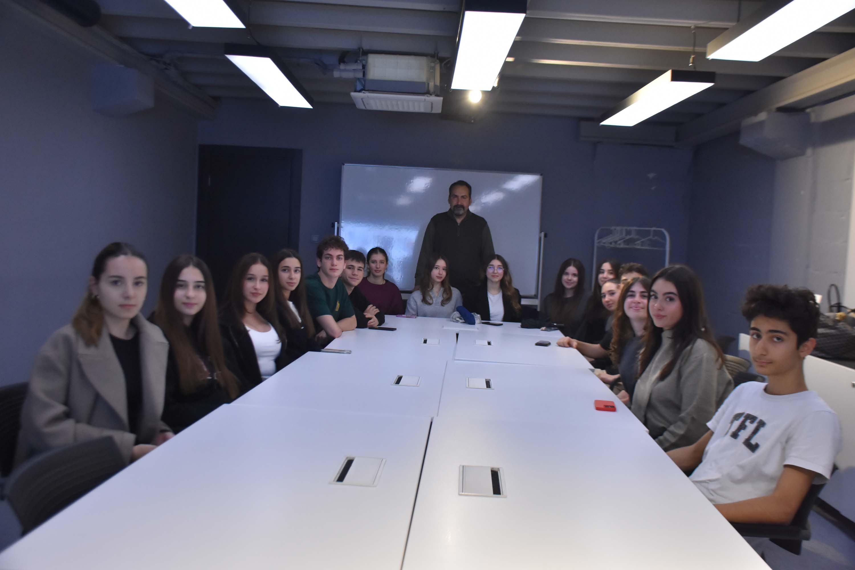 SÜGEP üyesi gençler toplantıda