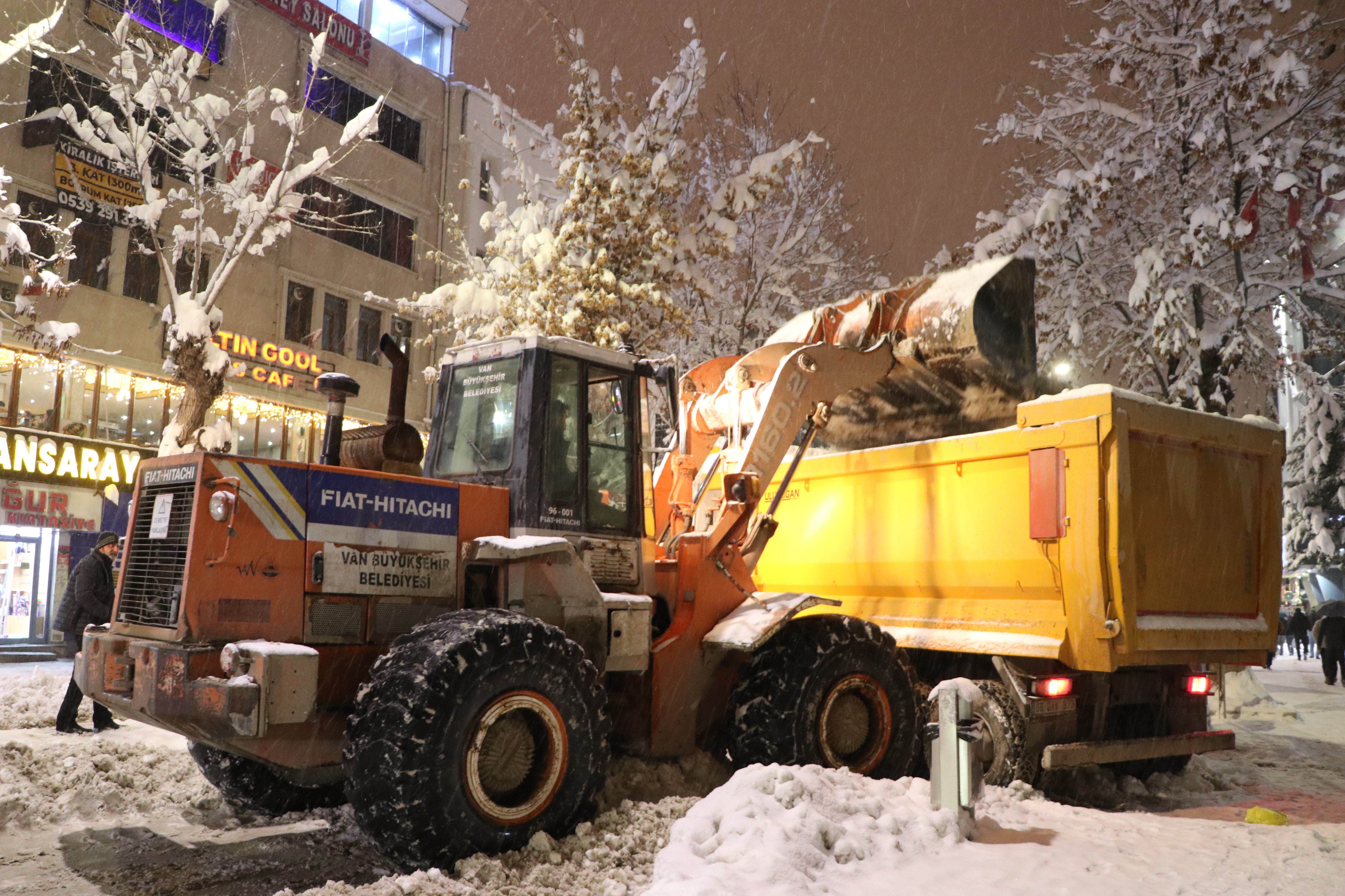 Van Büyükşehir Belediyesi kar mücadelesi