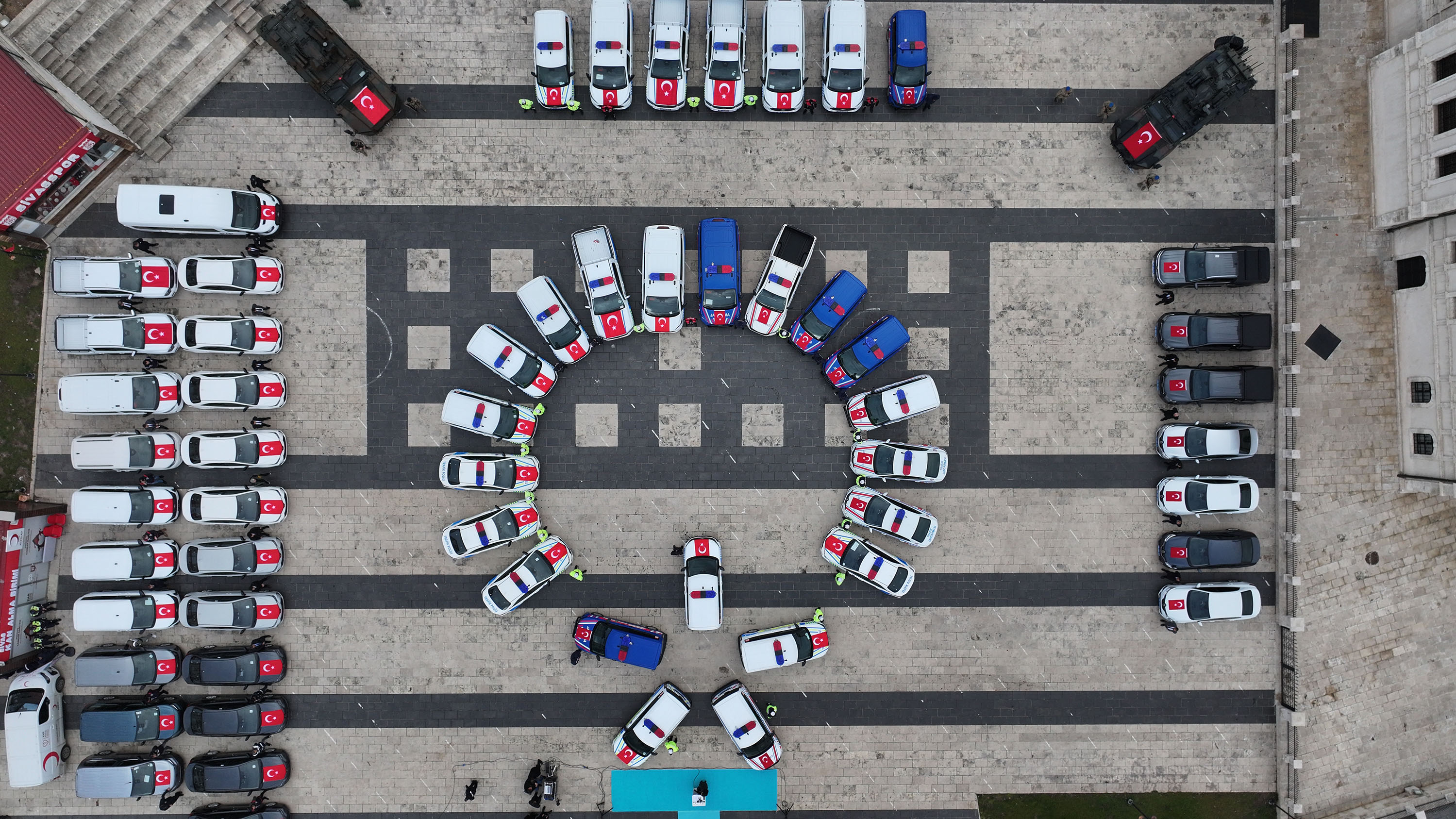 Sivas Valisi Yılmaz Şimşek araç teslim töreninde konuşuyor