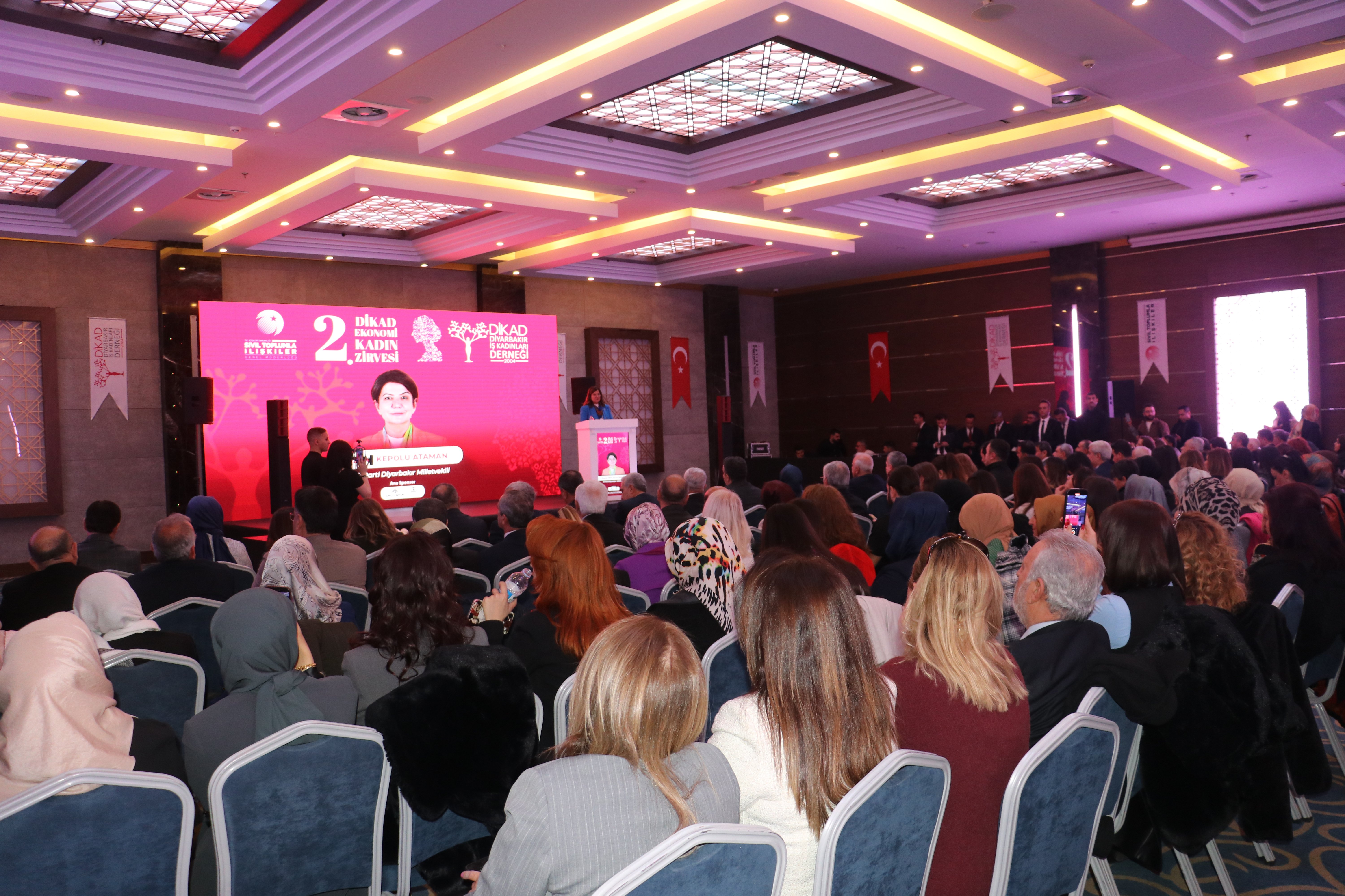 Mahmut Gürcan konuşma yapıyor