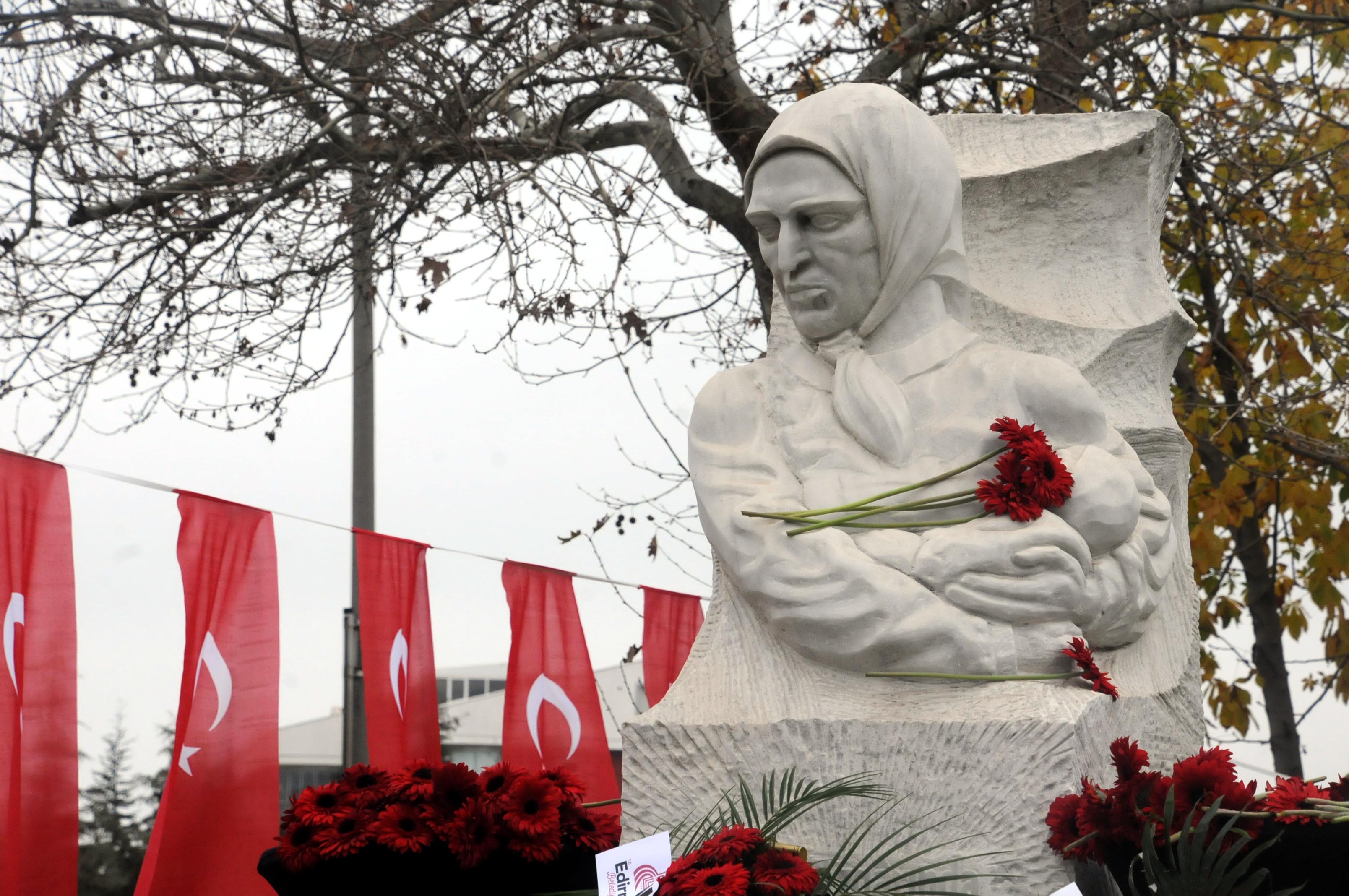 Öğrenciler Şiir Okuyor