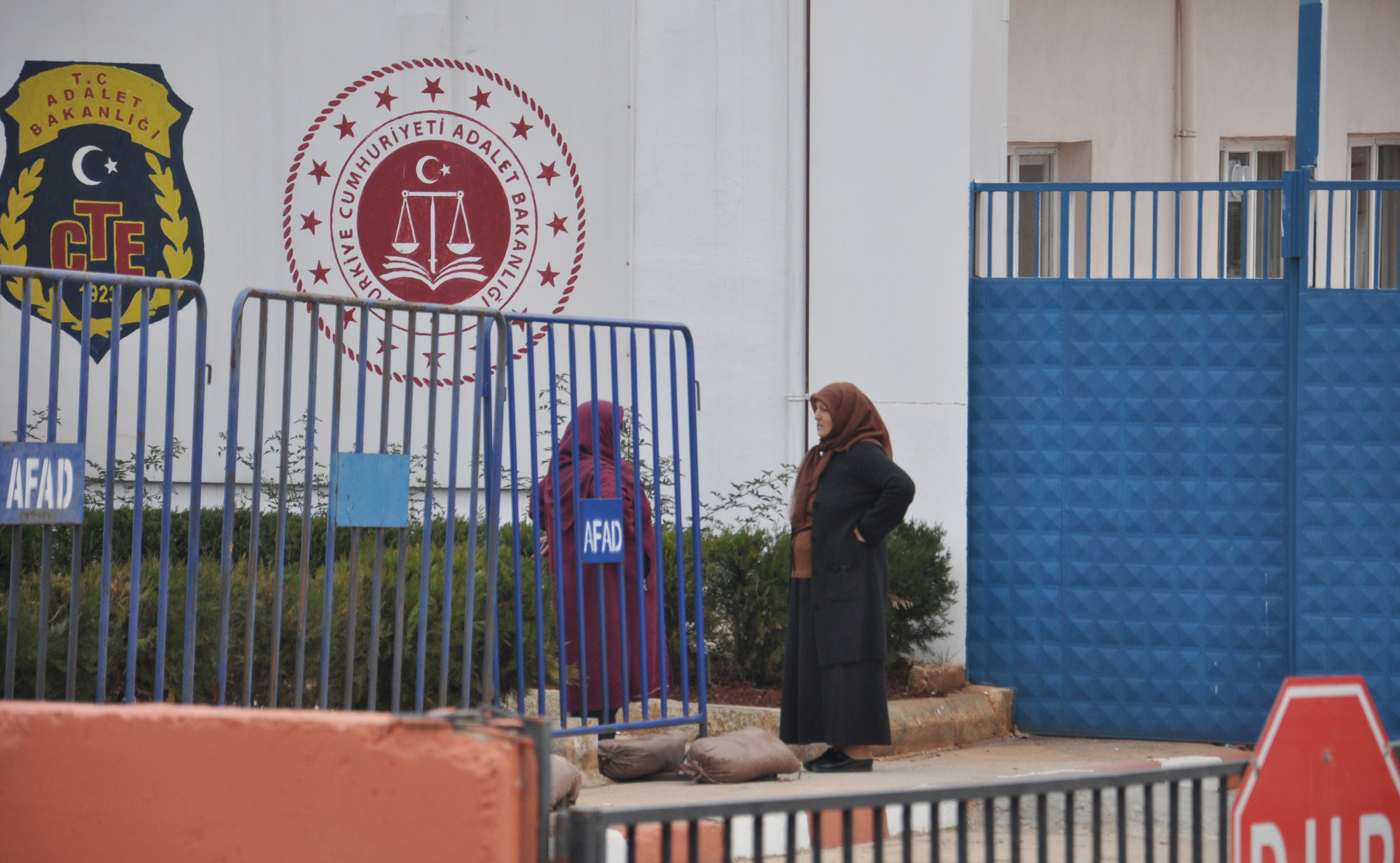 Cezaevi Önü Bekleyiş