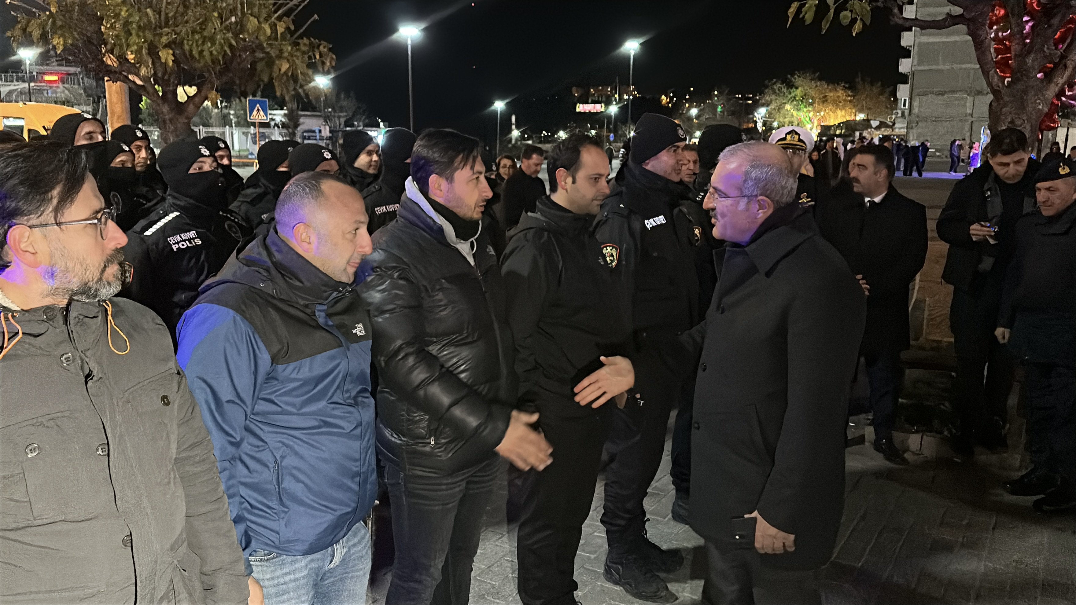 Çanakkale Valisi Toraman yılbaşı denetimlerinde