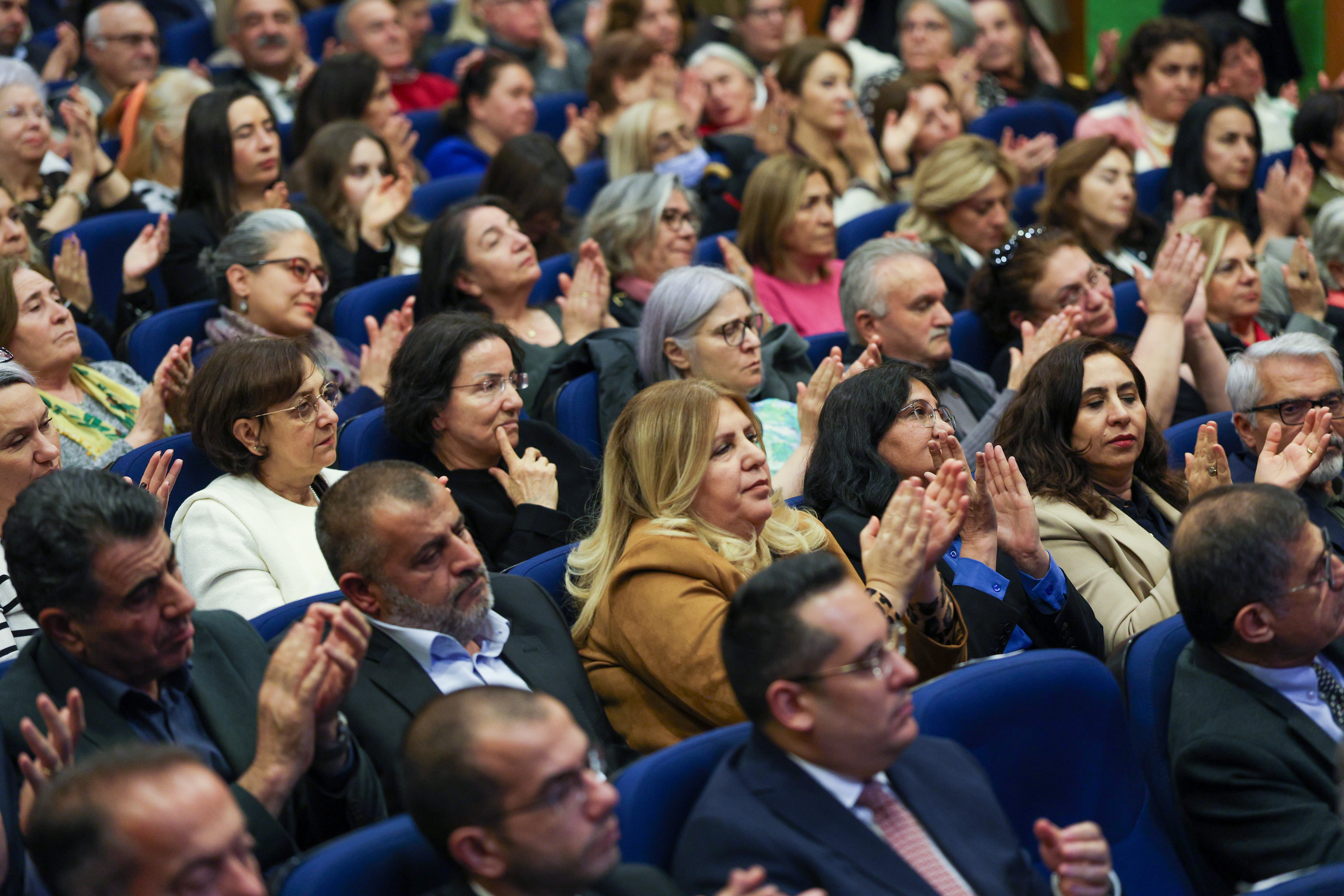 Özgür Özel toplantıda