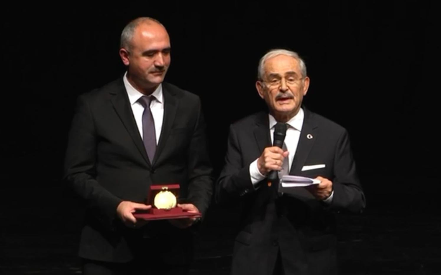 Yılmaz Büyükerşen siyasetten emekli oldu