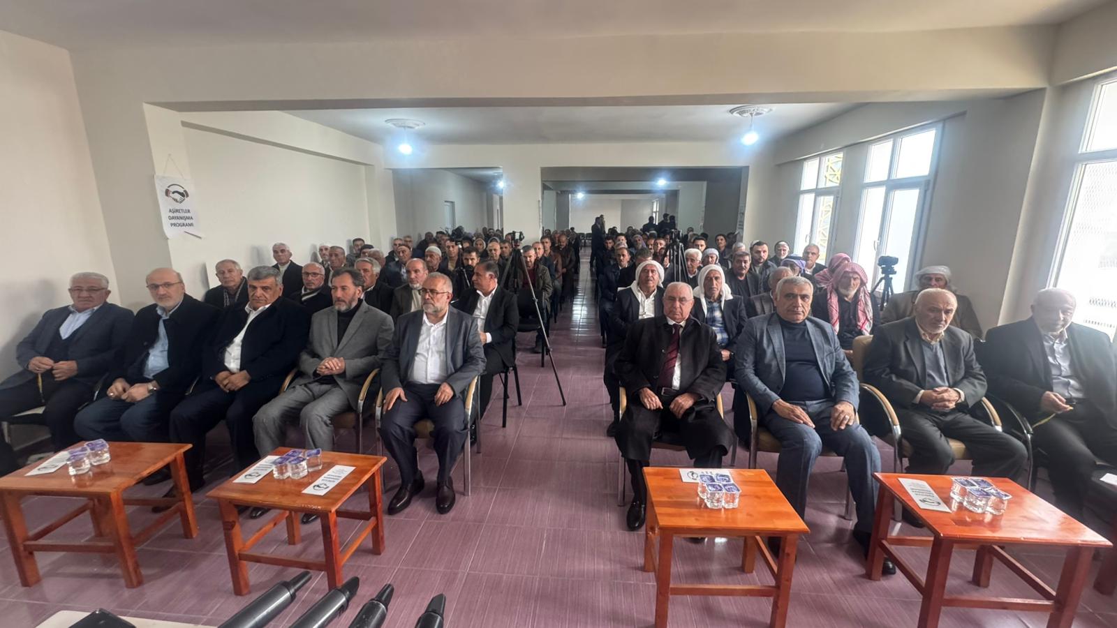 Aşiret liderleri toplantıda