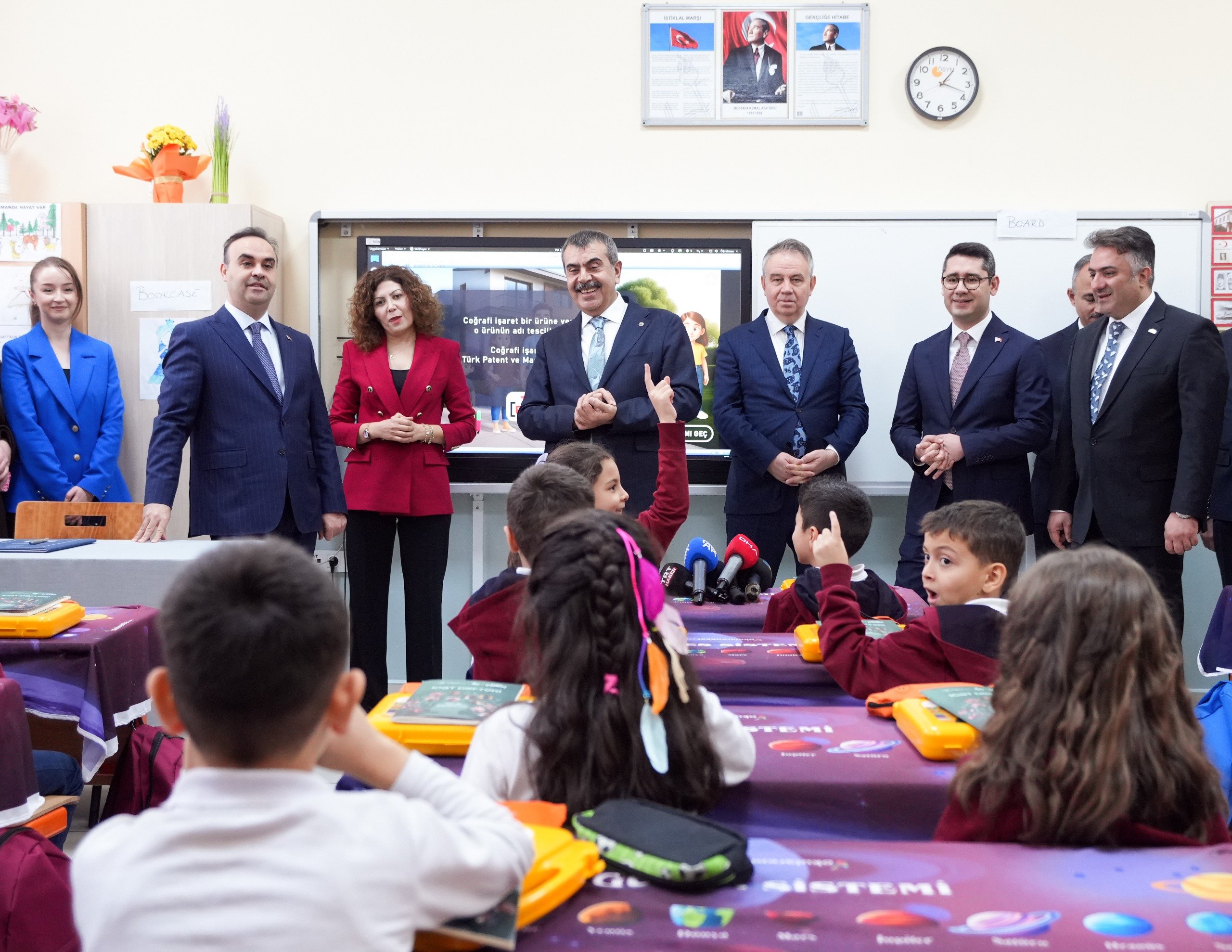 Bakanlar sergi açılışında